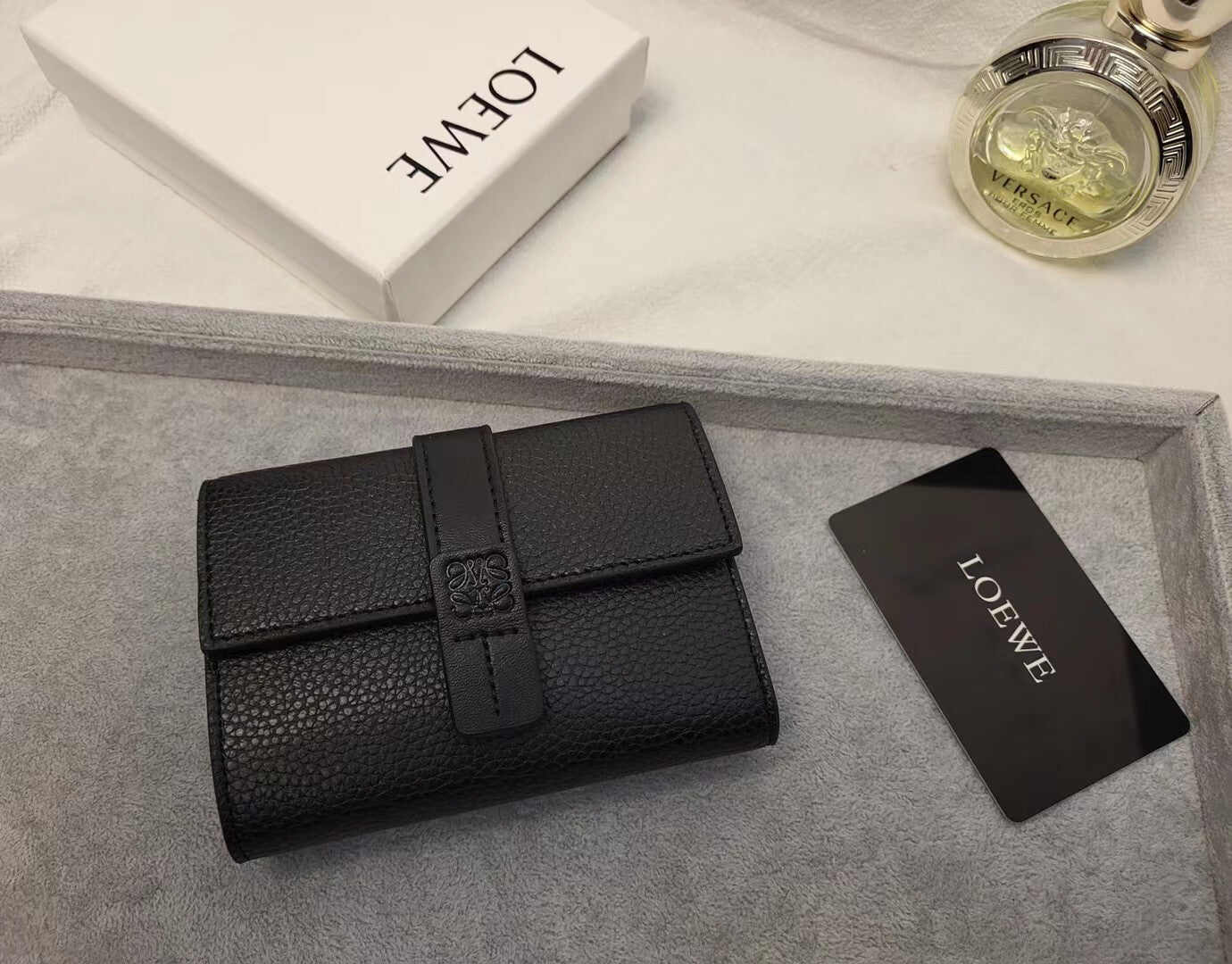 LOEWE【ロエベ】ミニウォレット 5色展開 春色コーデの主役