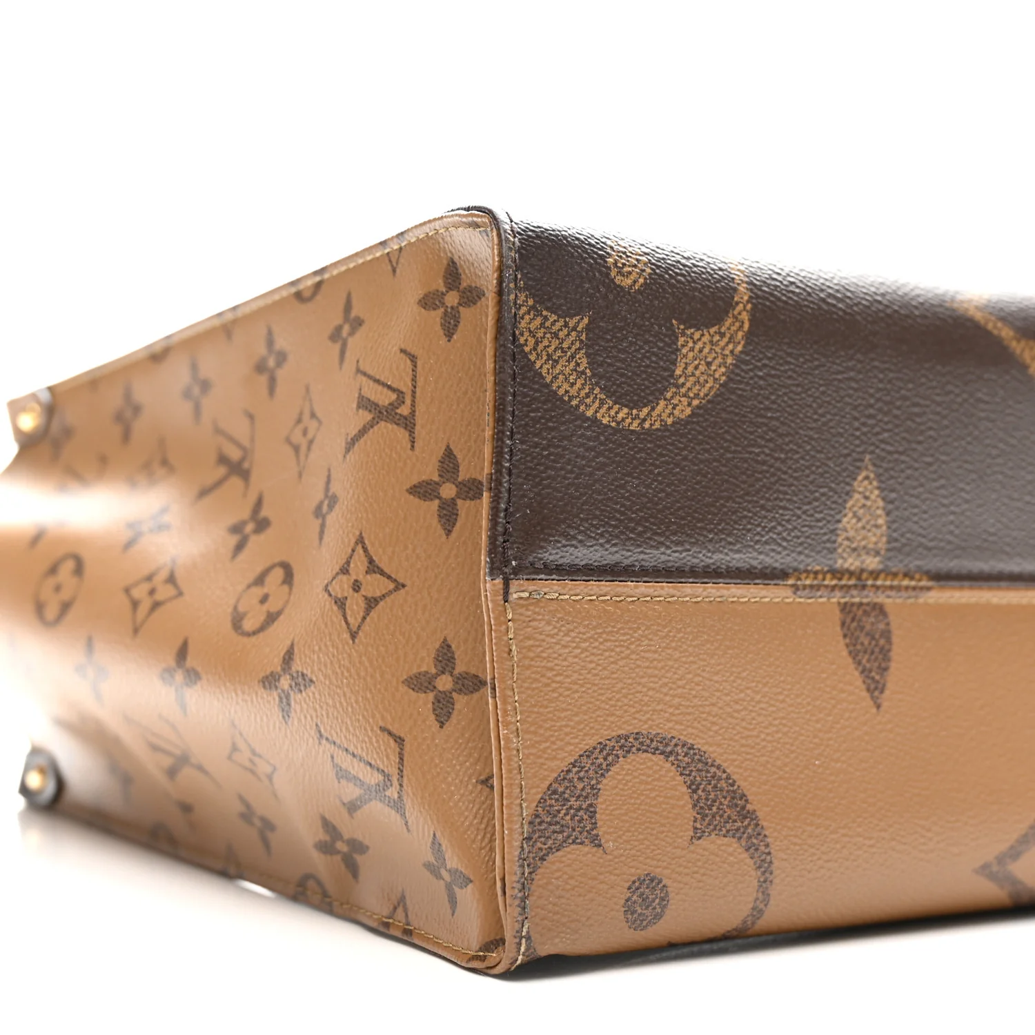Reverse Monogram Giant Onthego MM