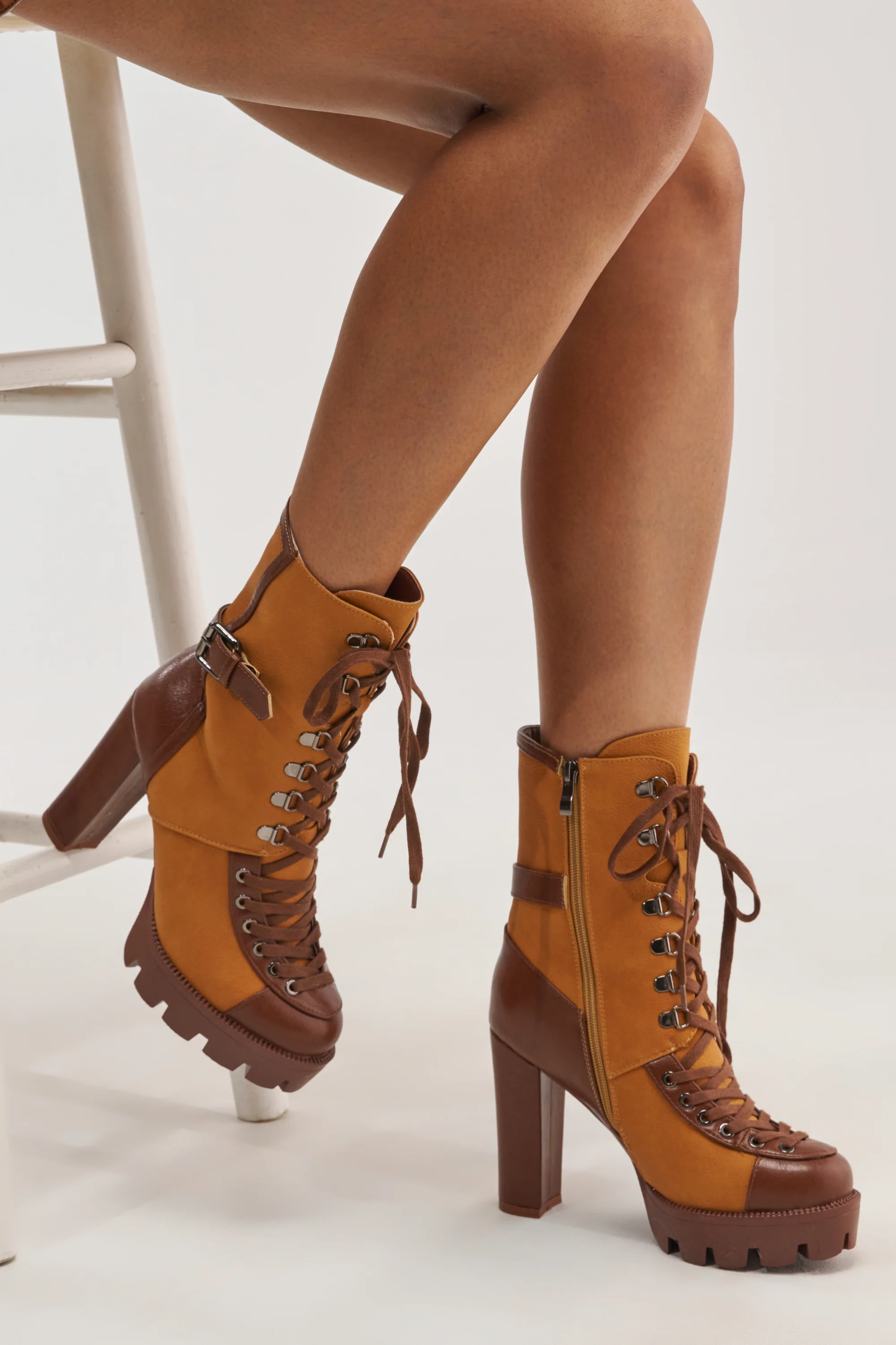 AZALEA WANG BARRINGTON TAN COLOR BLOCKED SPORTY CHUNKY BOOTIE - Akira Store