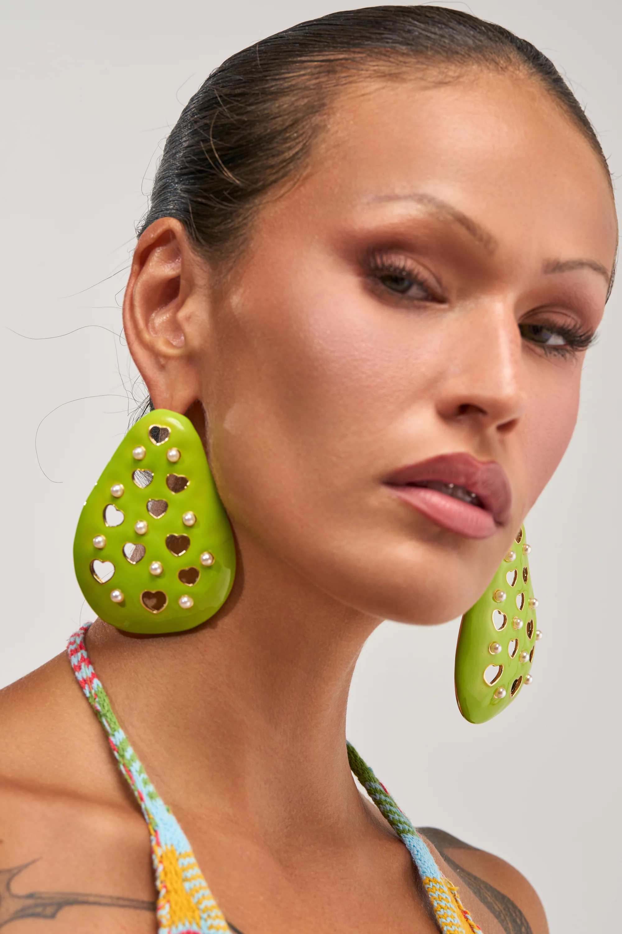 TAKE A BITE PEAR EARRING - Akira Store