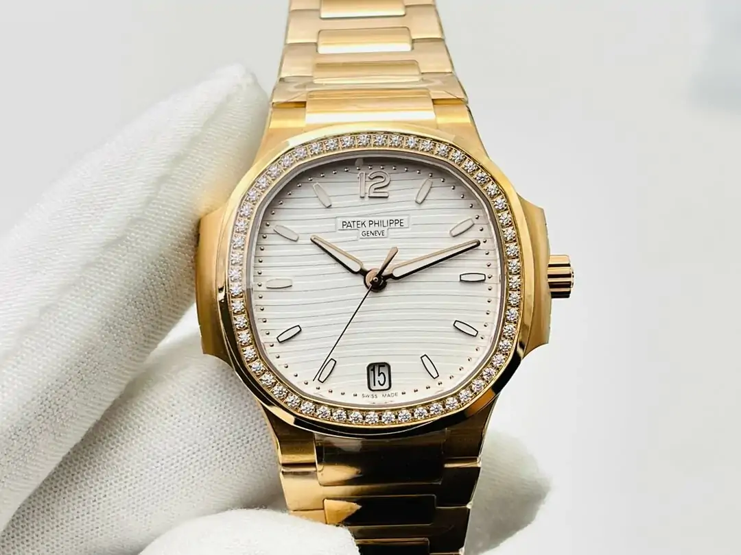 Patek Philippe Nautilus Ladies 7118 / 1200R-001 3K Factory Diamond-Set Bezel