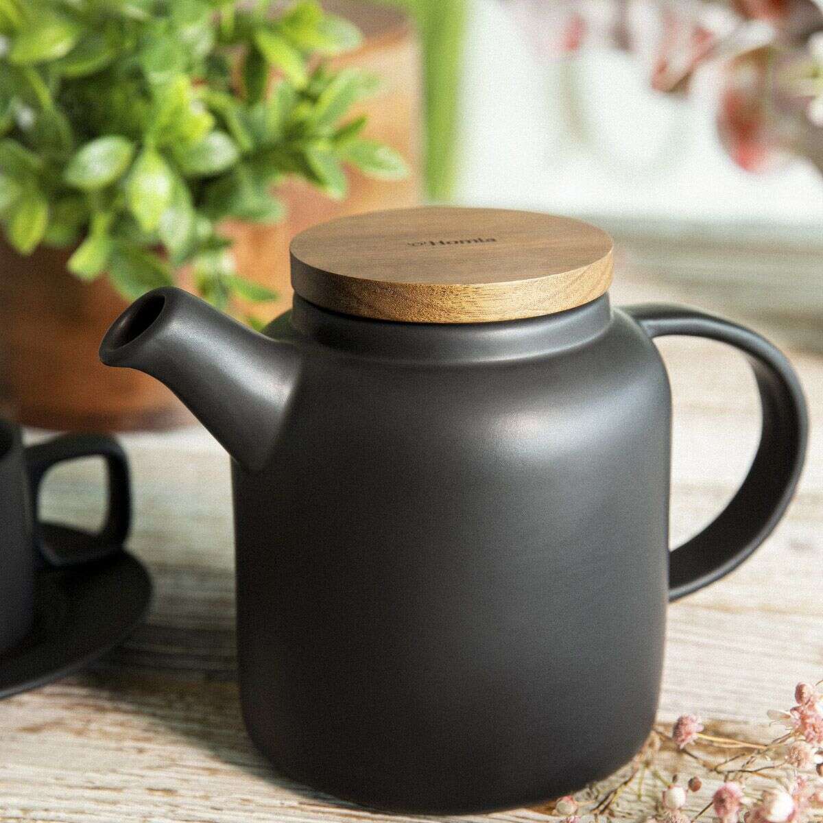 Dzbanek POLINE z akacjowym wieczkiem czarny 1l