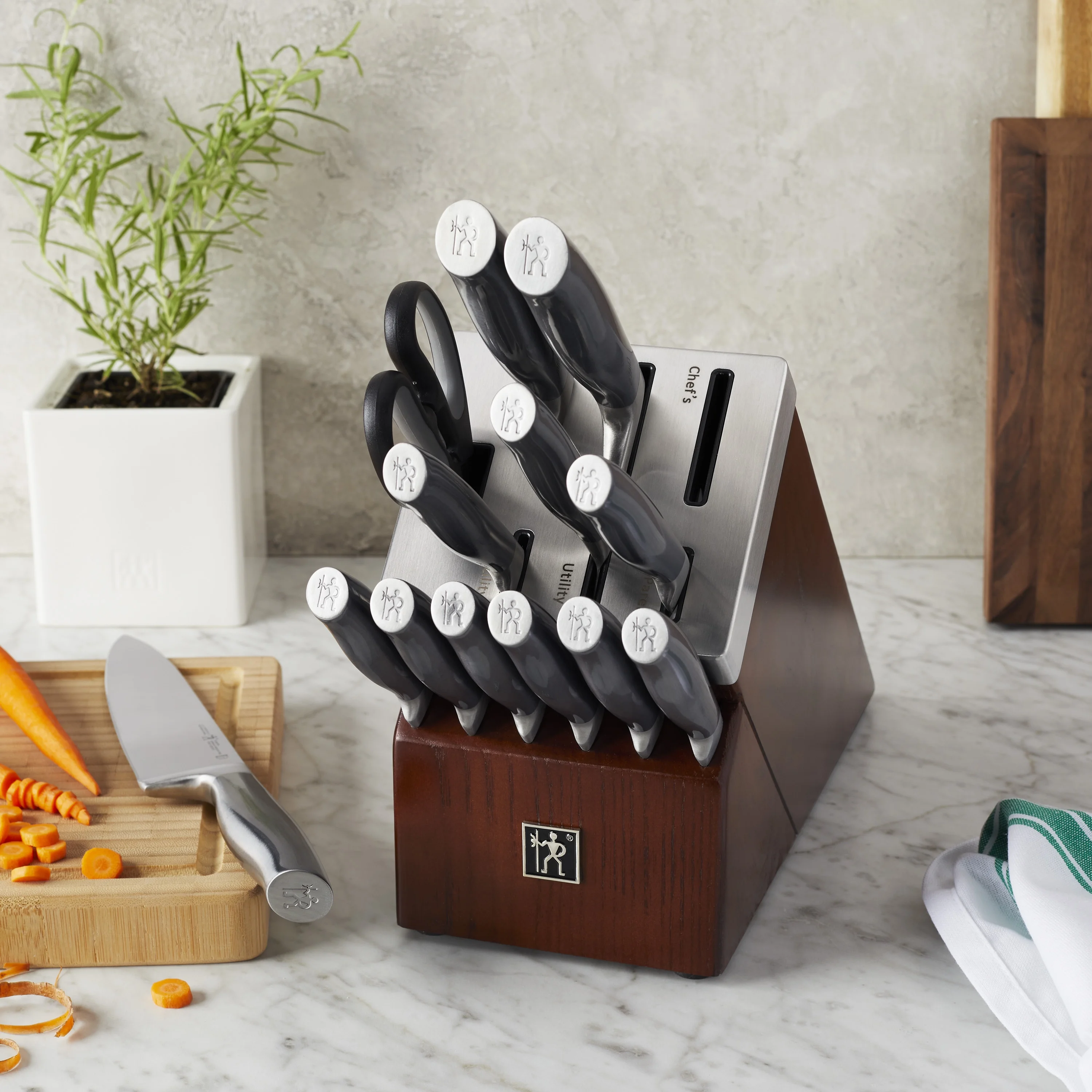 Graphite 14-pc Self-Sharpening Knife Block Set(14) - Image 6