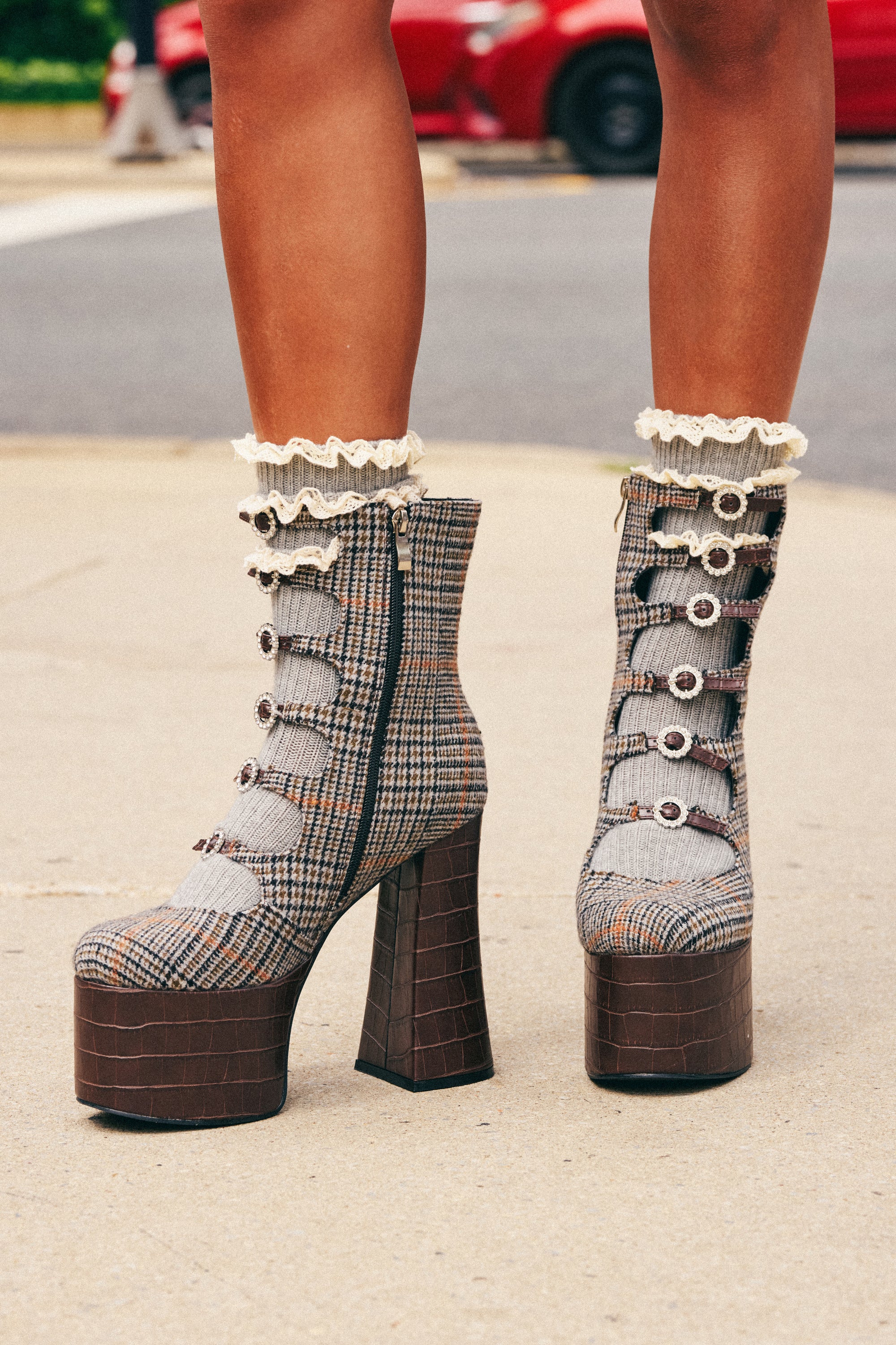AZALEA WANG VIVIENNEA BROWN PLAID - Akira Store