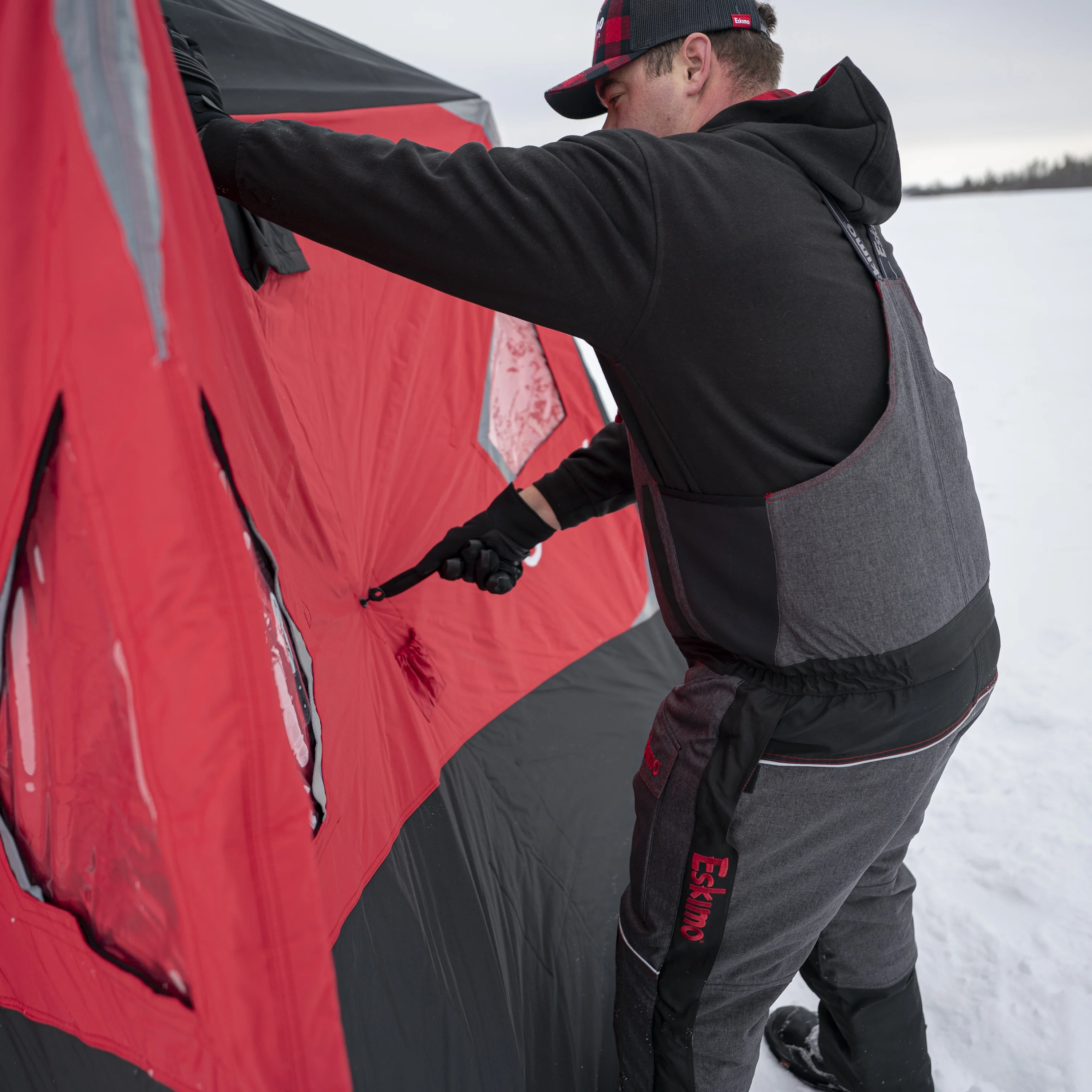 Outbreak�?450XD, Pop-up Portable Ice Shelter, Insulated, Red/Black, 4-5 Person Capacity, 40450(4-5 Person/Red/Black) - Image 7