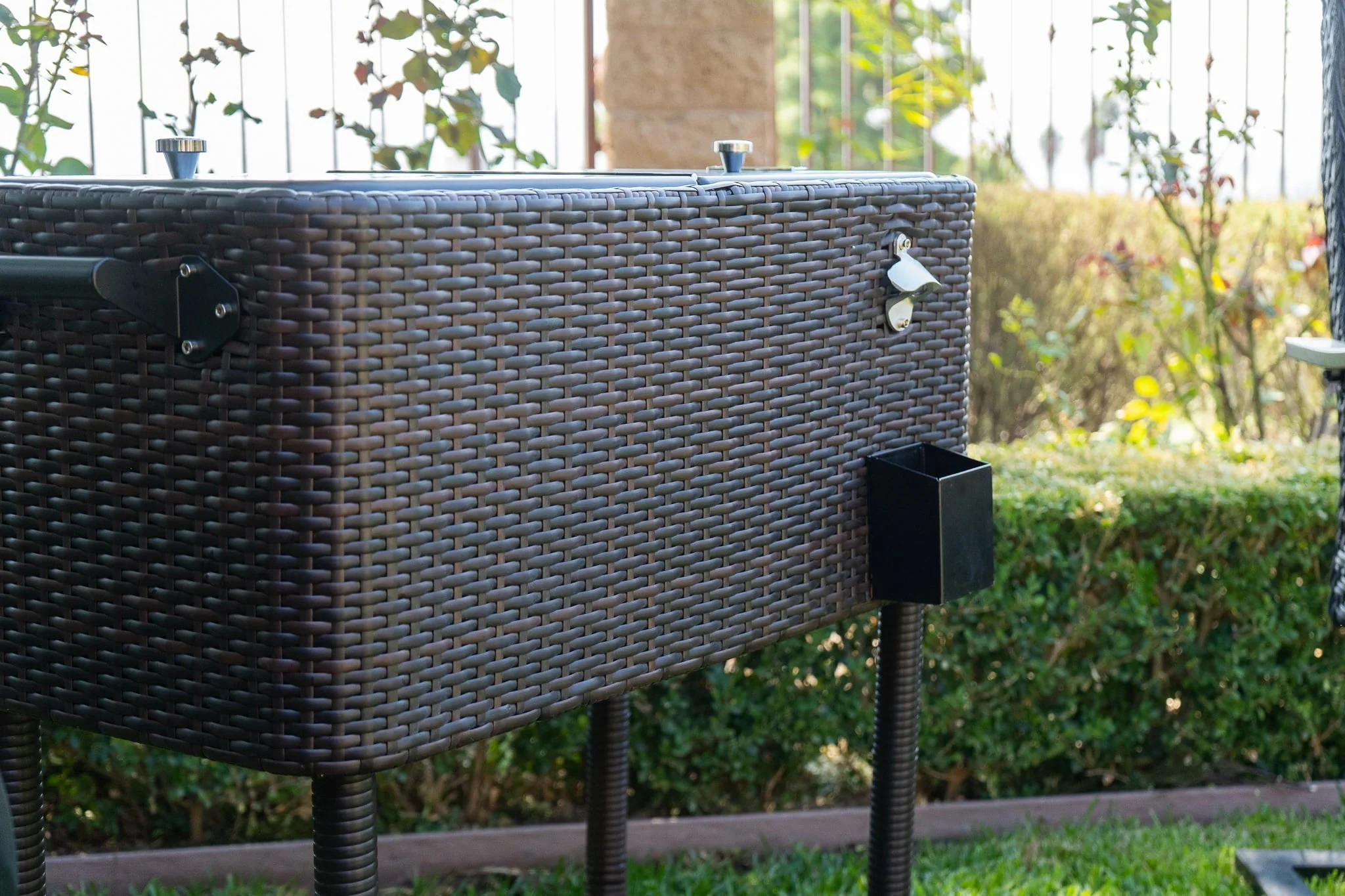 80-QT Wicker Outdoor Patio Cooler, Hand-Woven Wicker Cooler Cart, Rolling Cooler on Wheels with Handle, Brown - Image 4