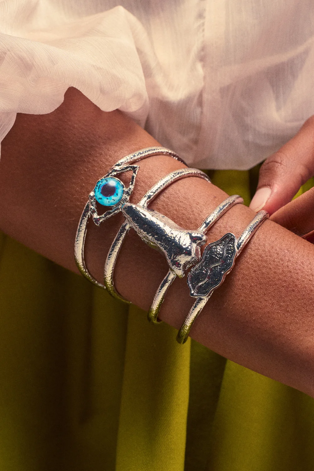 FACE IT BRACELET CUFF - Akira Store