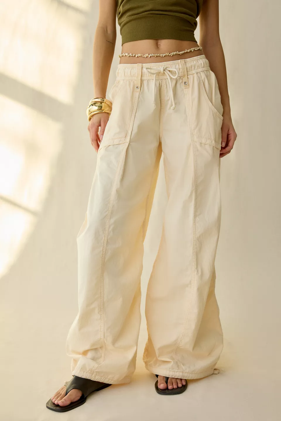 BDG Sunridge Mid-Rise Cargo Balloon Pants-Ivory
