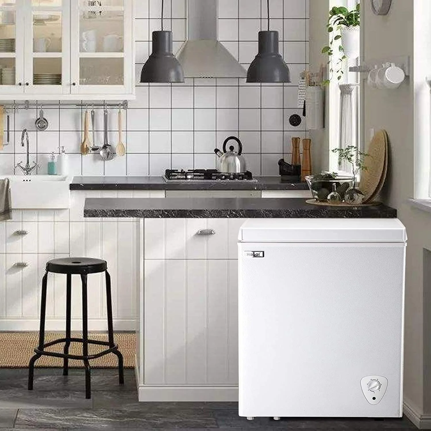 5.0 Cubic Chest Freezer, Compact Deep Freezer with Top Open Door and Removable Storage Basket, 7 Gears Temperature Control, Energy Saving, for Office Dorm or Apartment - Image 2