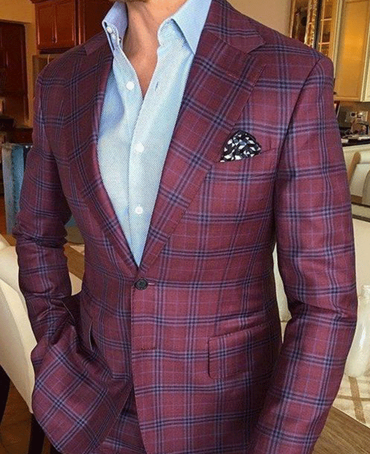 Blazer à carreaux, revers cranté, deux poches et deux boutons.