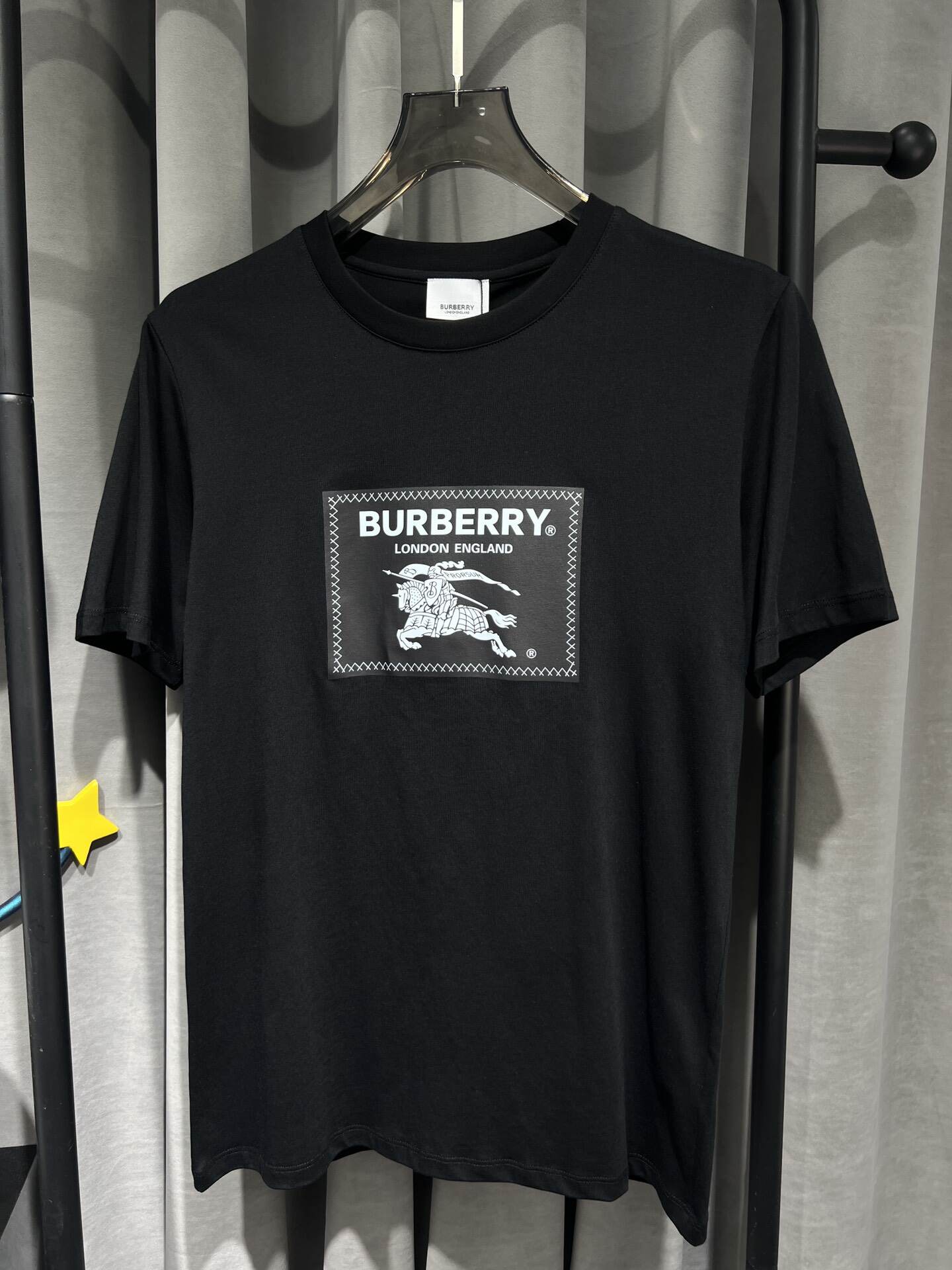 【Burberry】（バーバリー )半袖 男女兼用、ご好評に付き再入荷！半袖Tシャツ