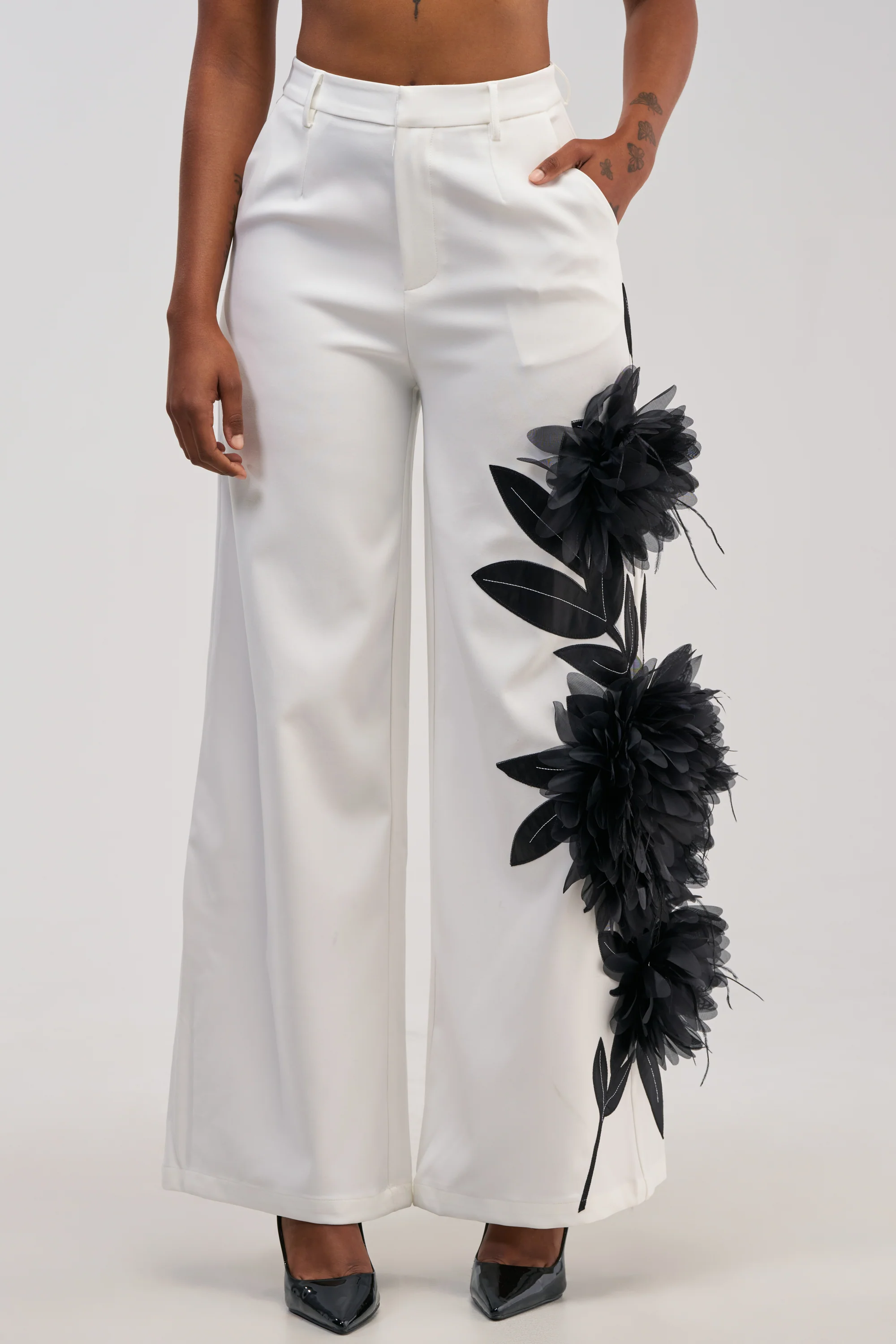 IN FULL BLOOM APPLIQUE TROUSER - Akira Store