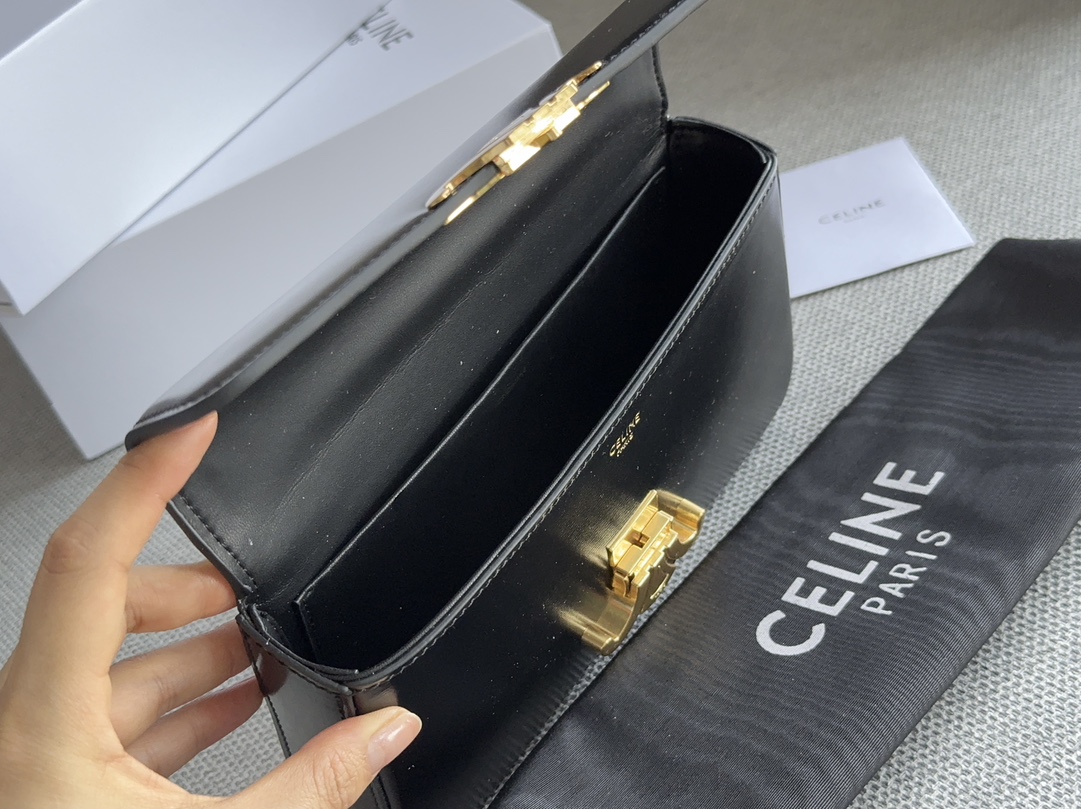ce 22ss new arrival bag size??20*11cm