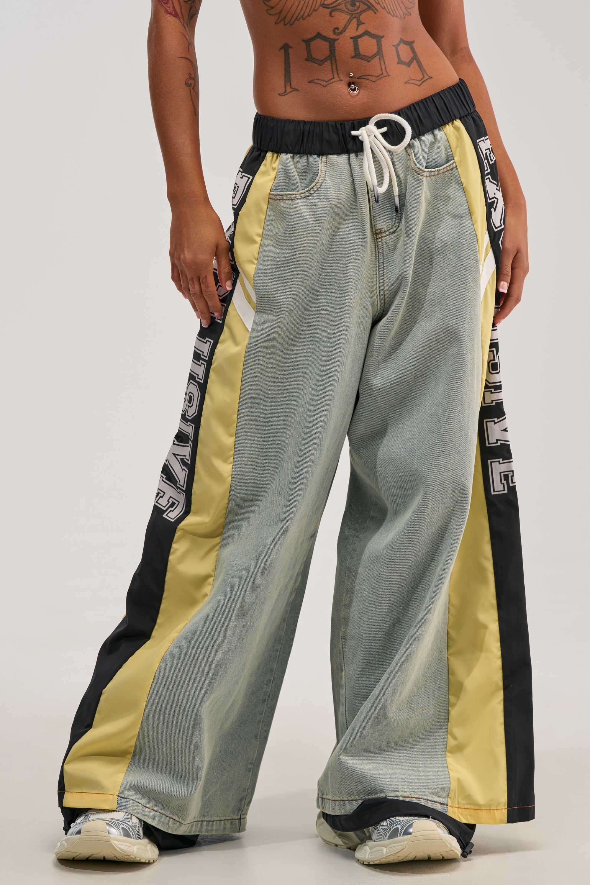 EXCLUSIVE JOGGER - Akira Store