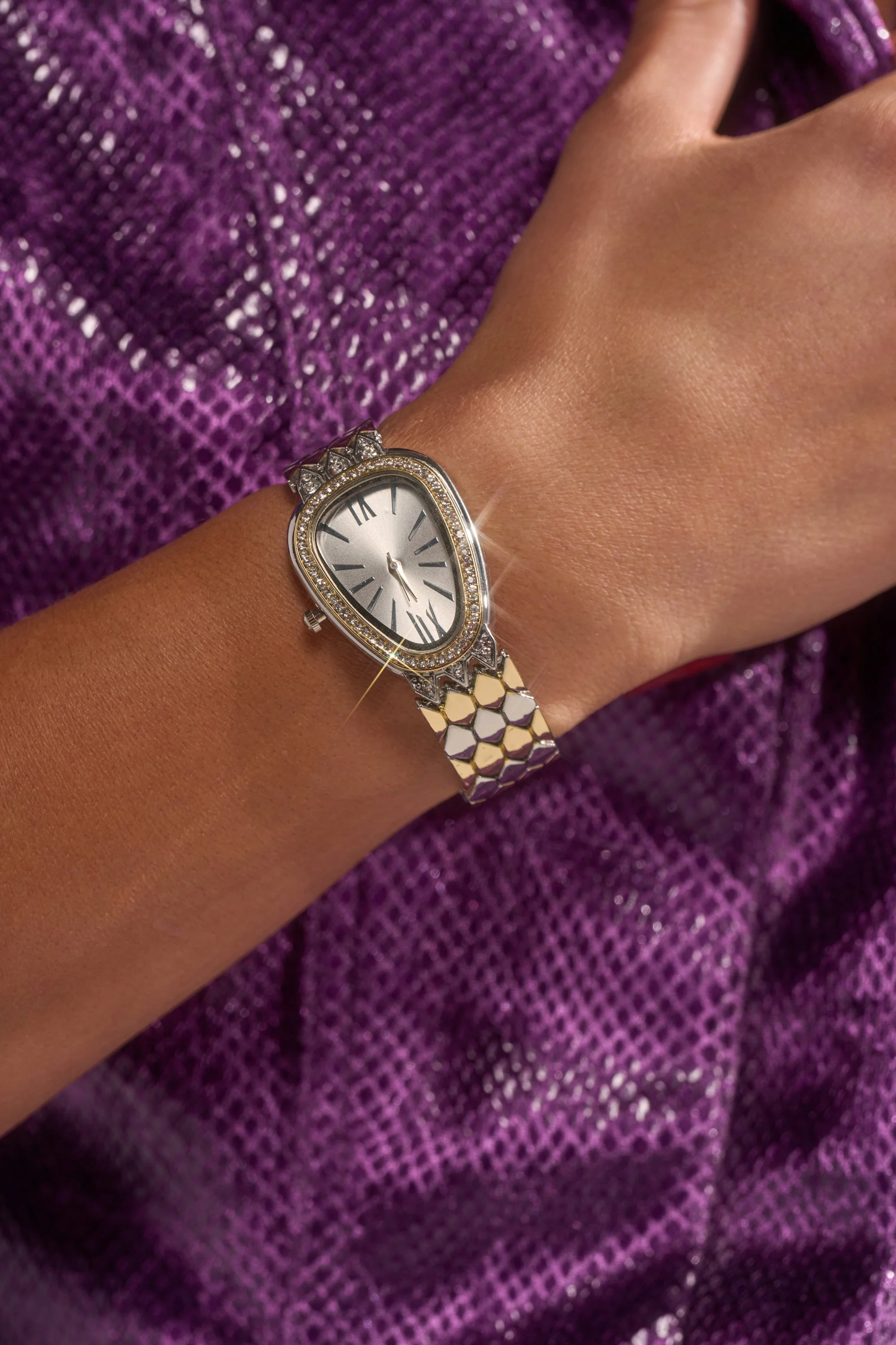LUXE LIVING WATCH - Akira Store