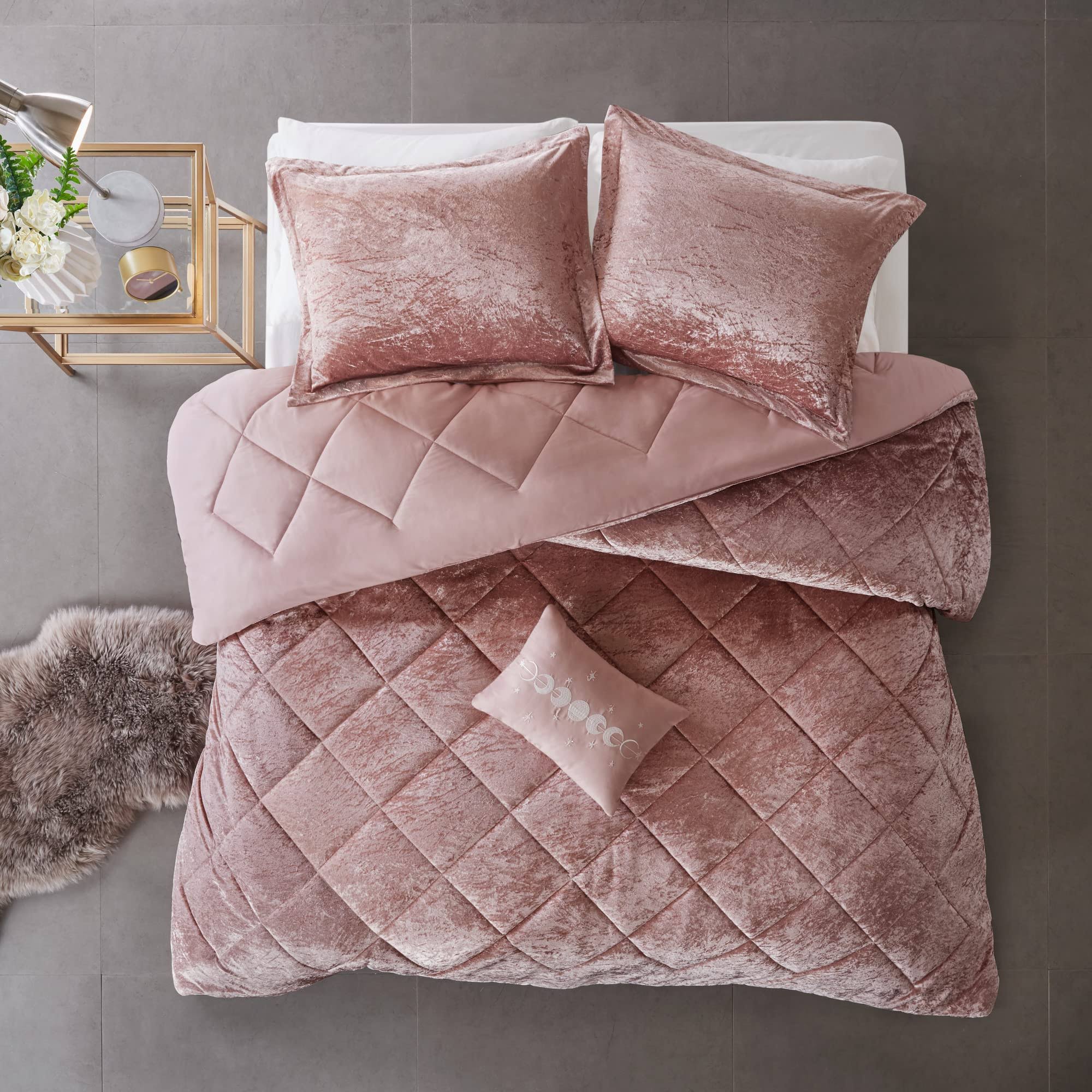 Intelligent Design Felicia King/Cal King Blush Velvet Duvet Cover Set