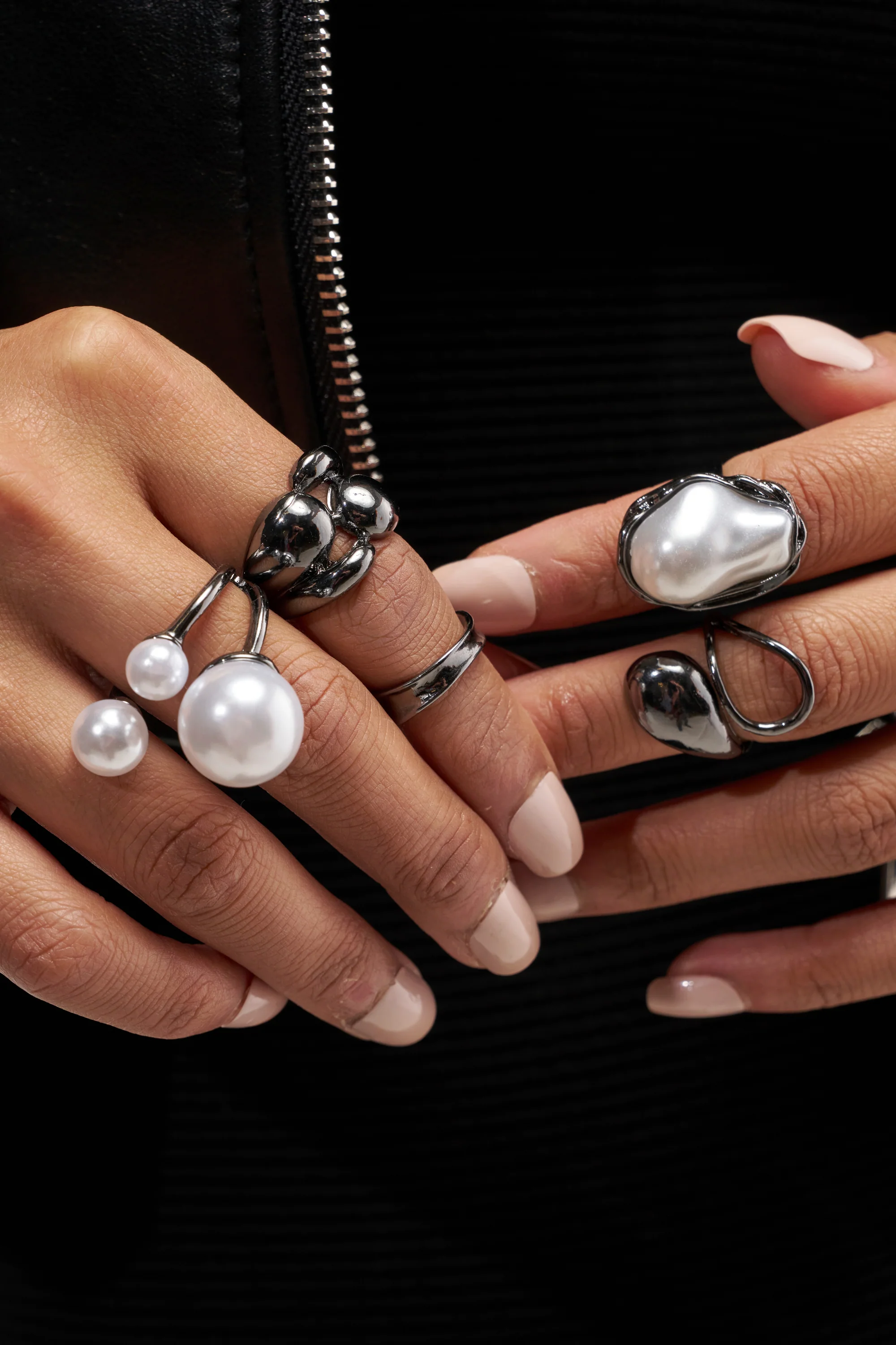 CHROME CRUSH PEARL RING SET - Akira Store