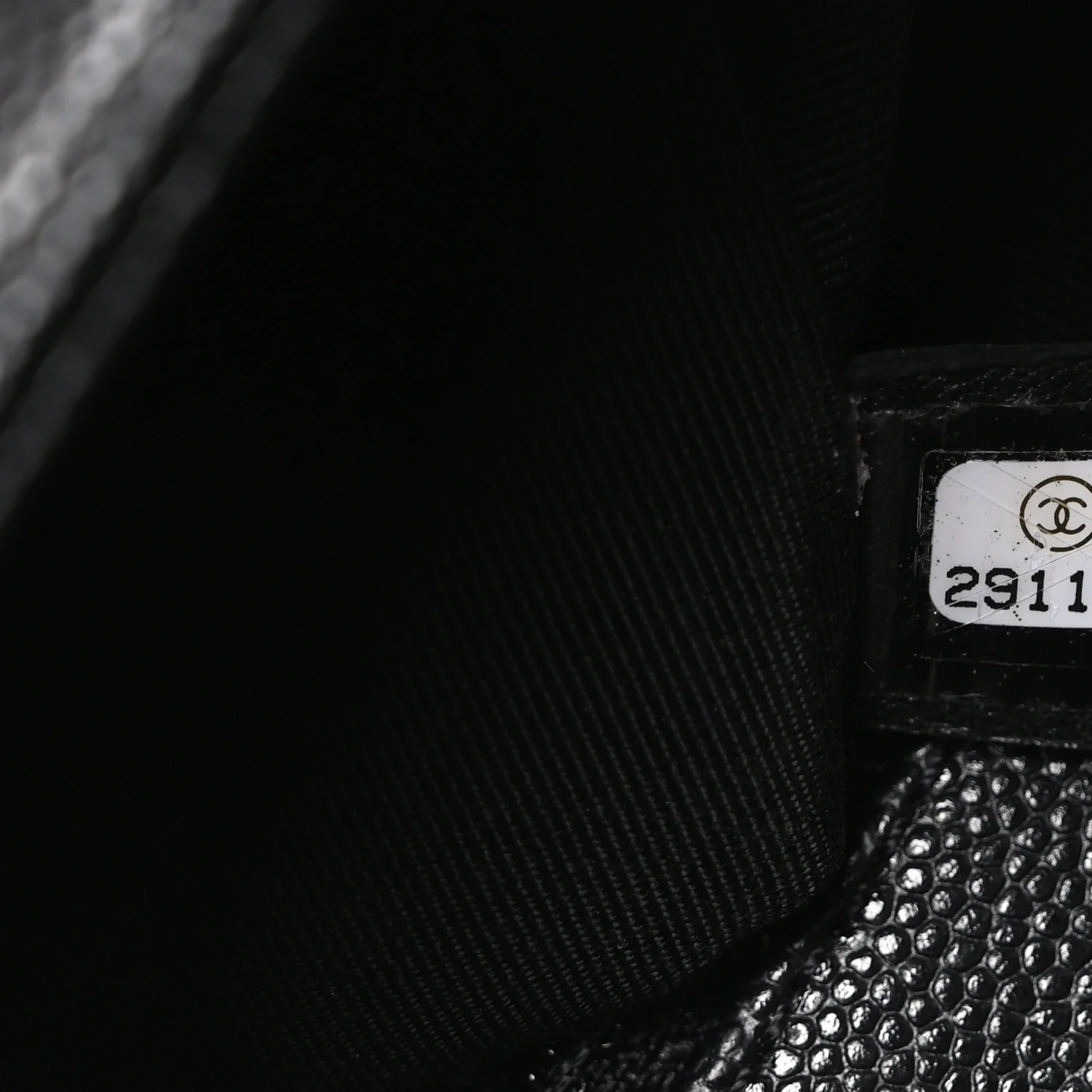Caviar Quilted New Medium Boy Flap Black