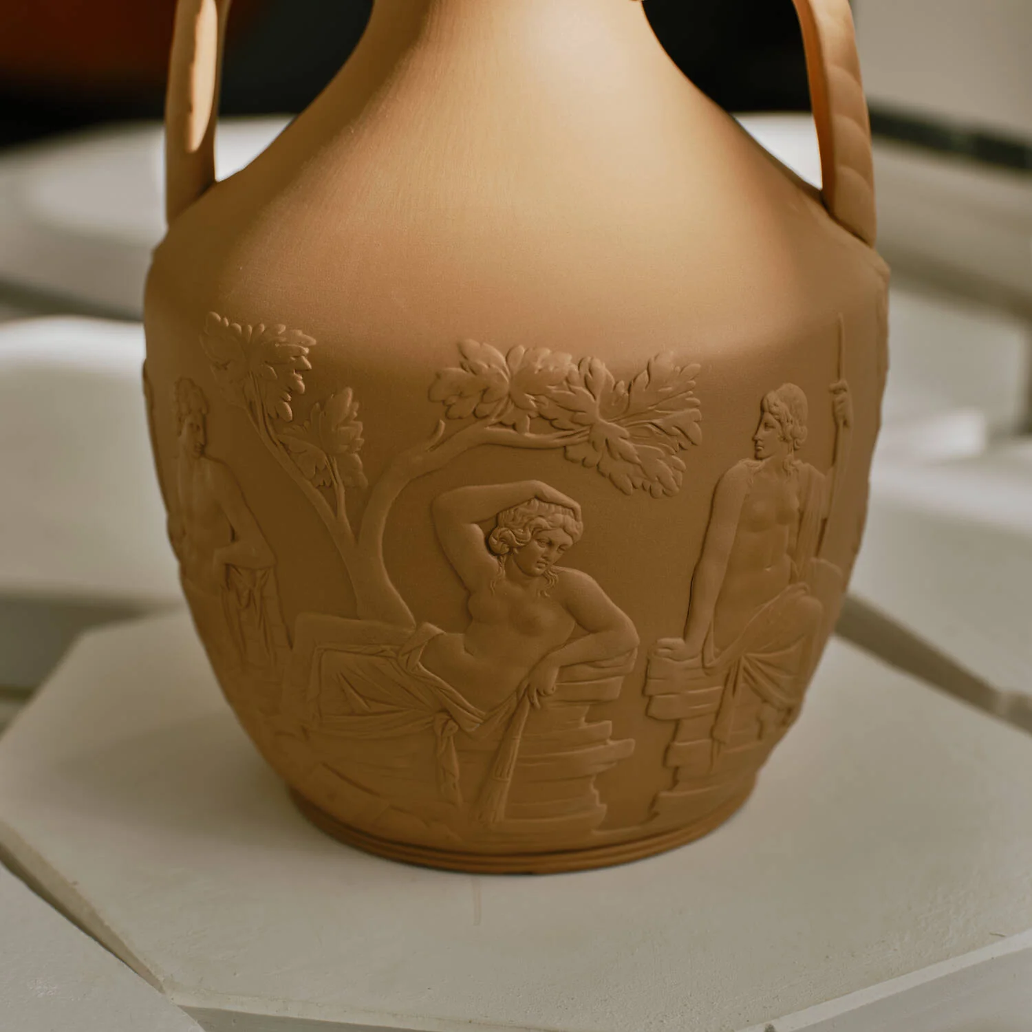 Portland Vase Large Flaxen