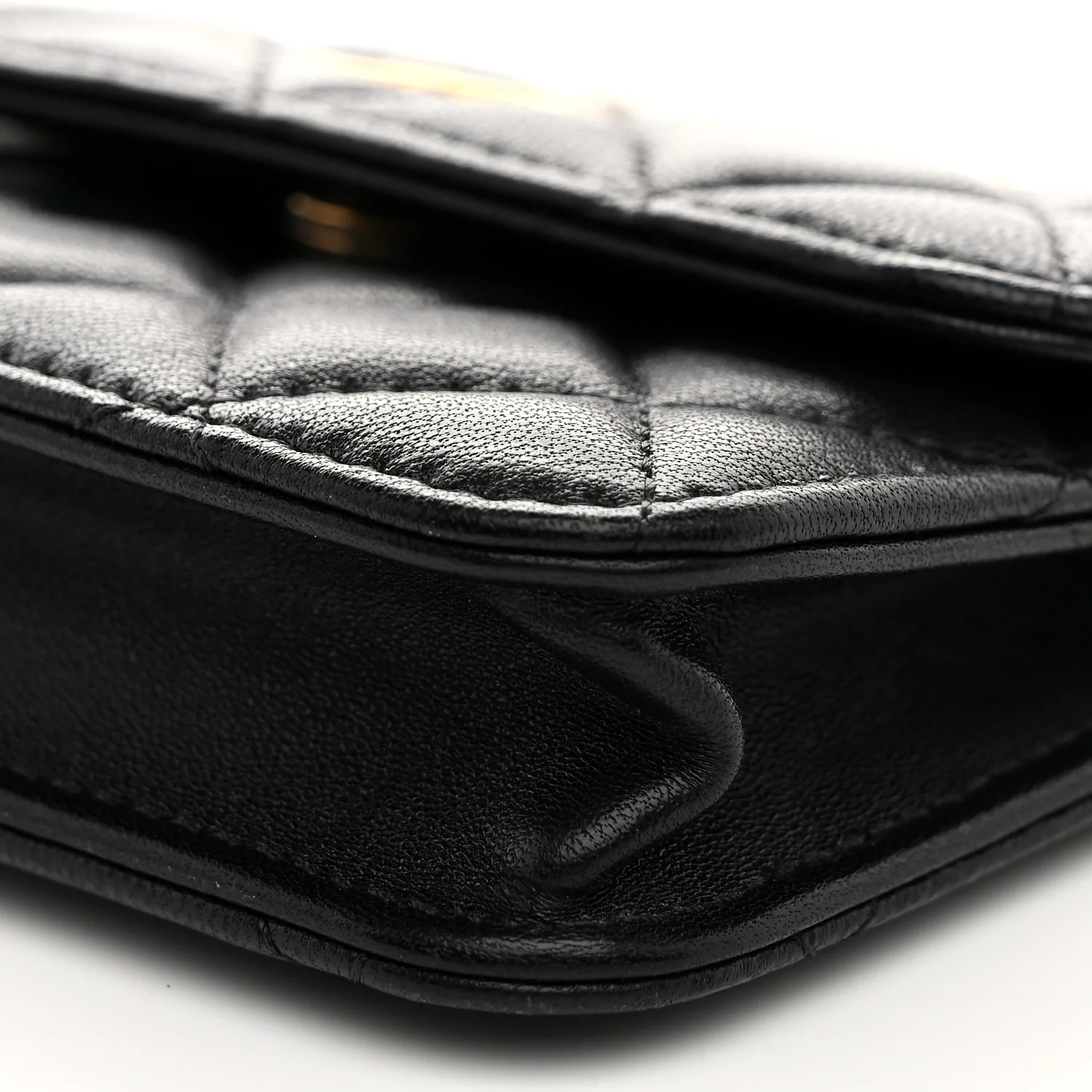Lambskin Quilted Pearl Crush Clutch With Chain Black