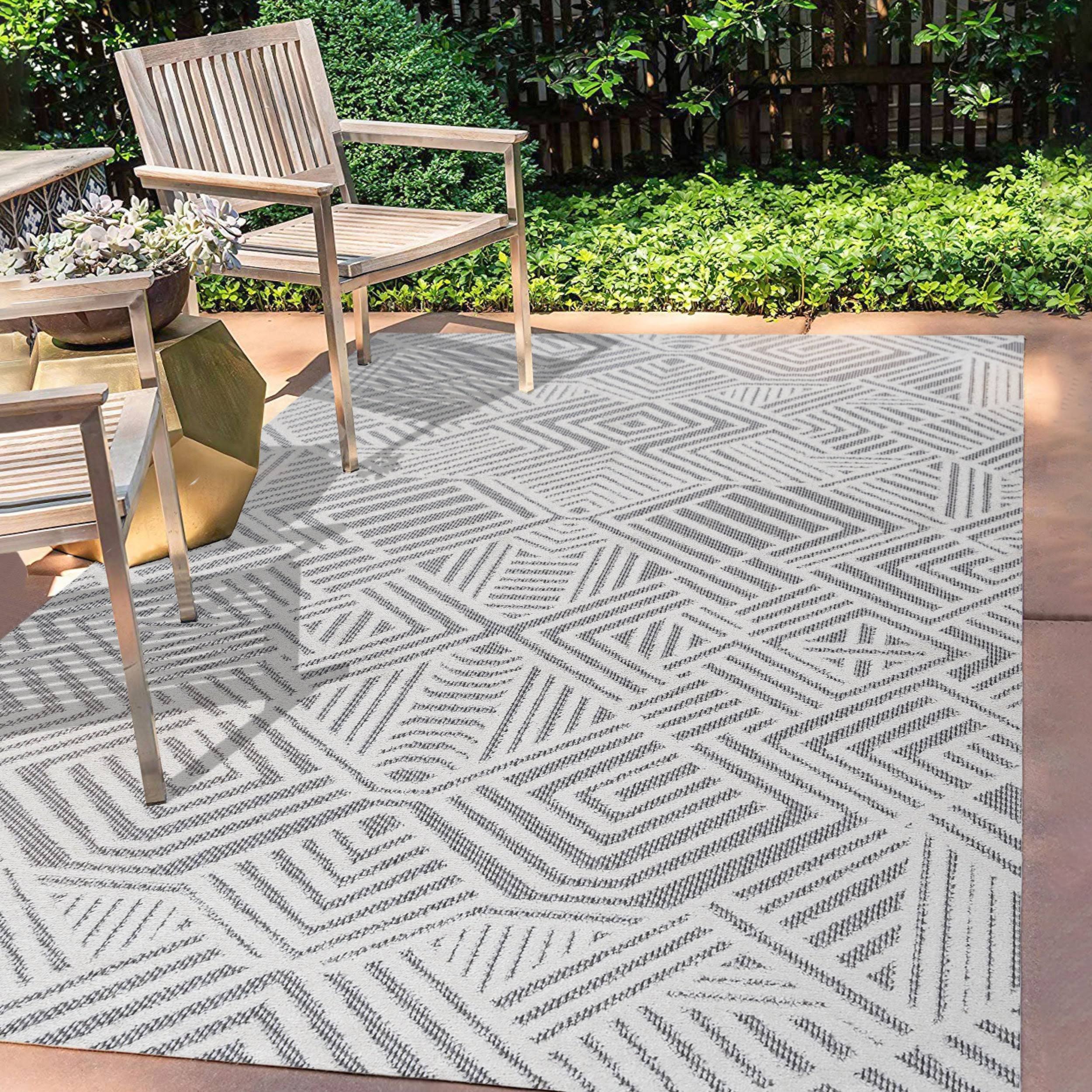 Jonathan Y Jordan High-Low Pile Art Deco Geometric Indoor/Outdoor Area Rug - White/Black - 3x5 Feet