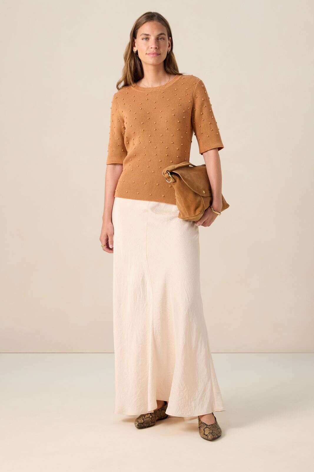 Lichtbruine trui met parels