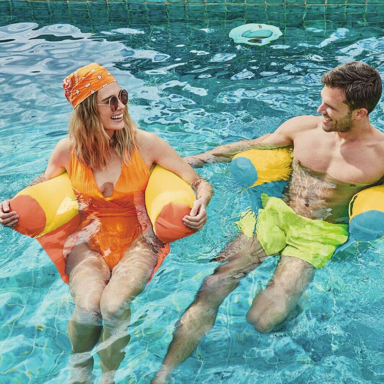 Fauteuil de piscine microbilles orange ou bleu 68x68xØ18cm