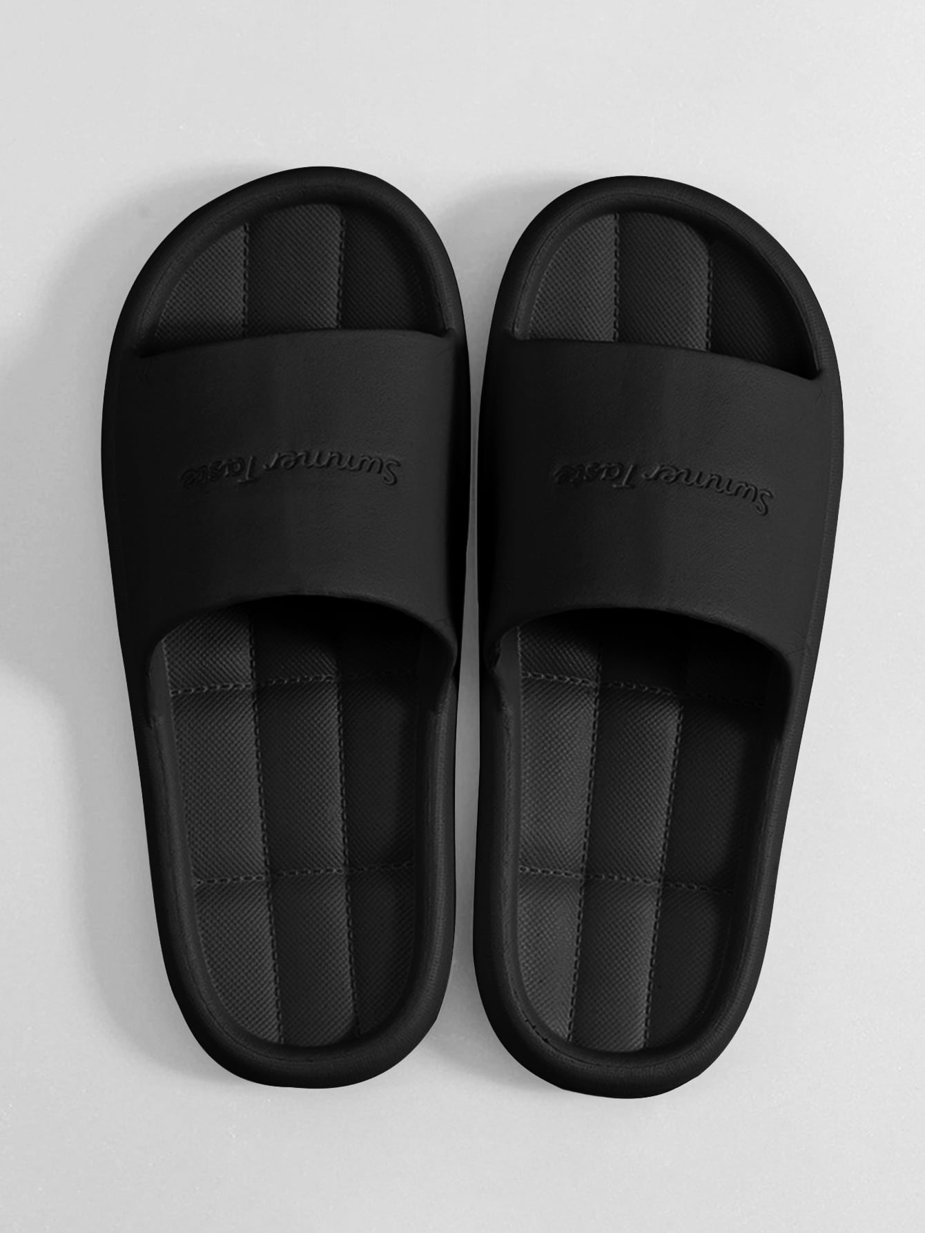 Pantoufles noires tendance pour femmes, mules à lettres en relief