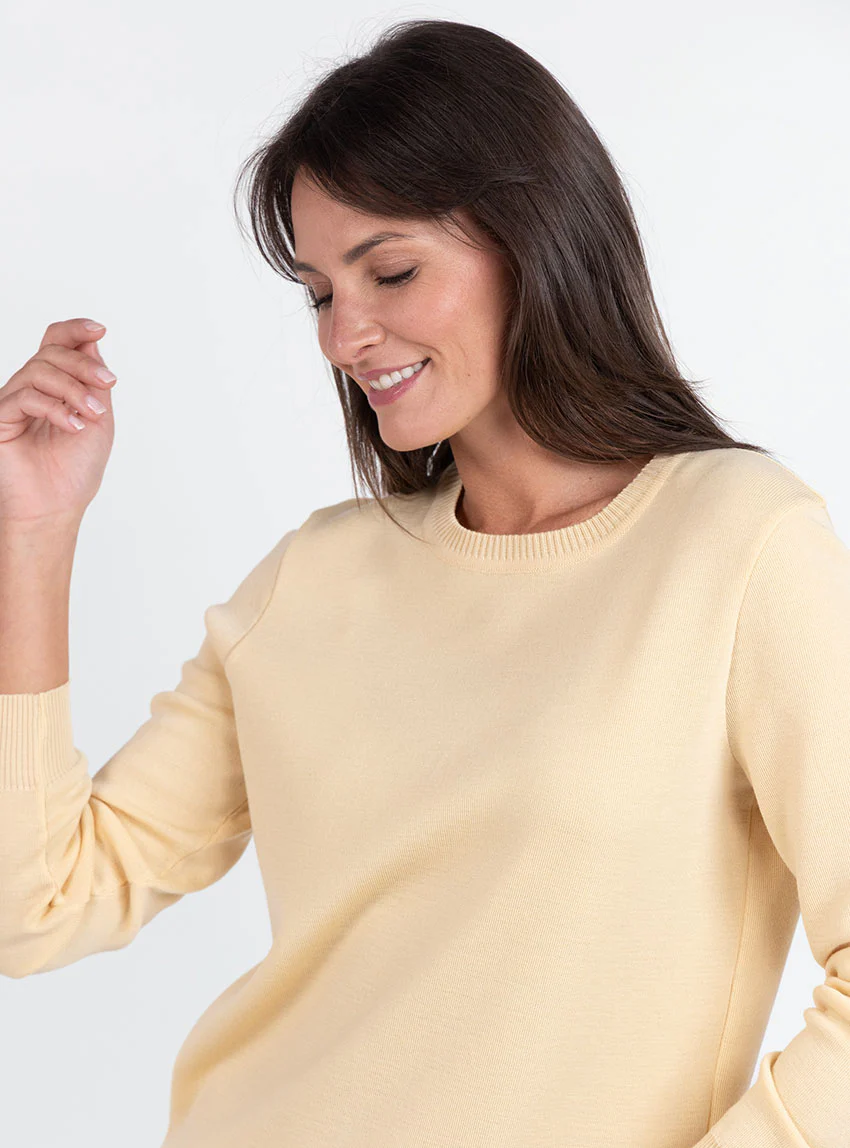 Pull femme en laine mérinos col rond jaune léger