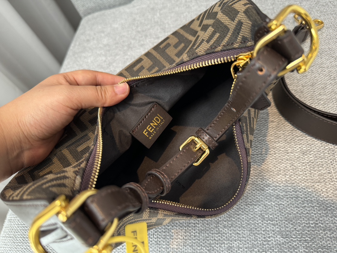 Fen new arrival bag size??28*16cm