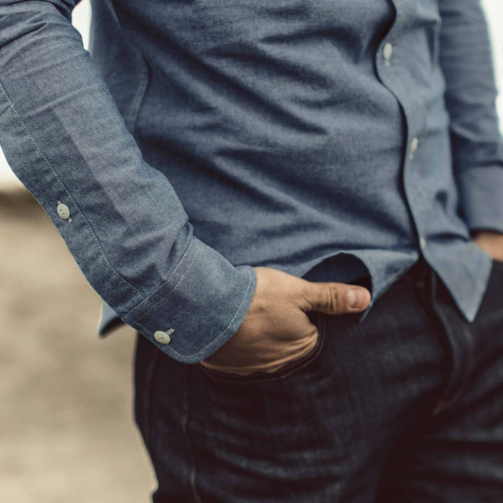 La chemise en chambray bleu California pour tous les jours
