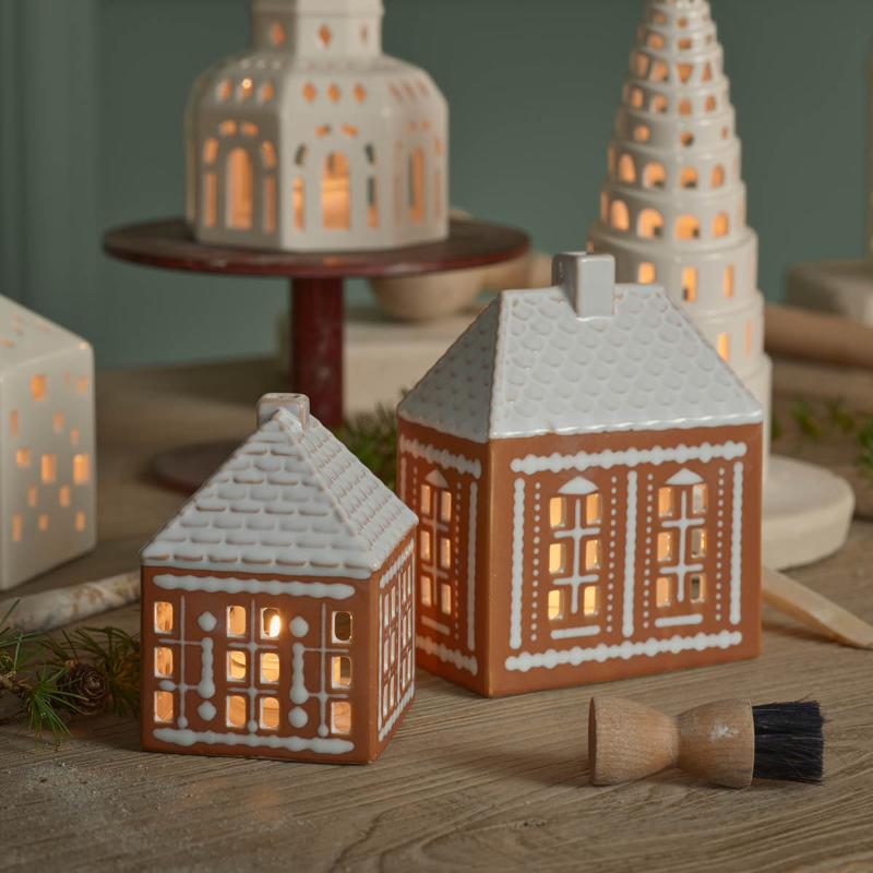 Pepperkakehus lyshus liten 11 cm brun