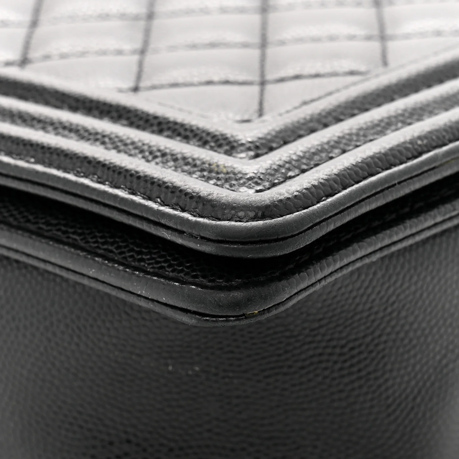 Caviar Quilted New Medium Boy Flap Black