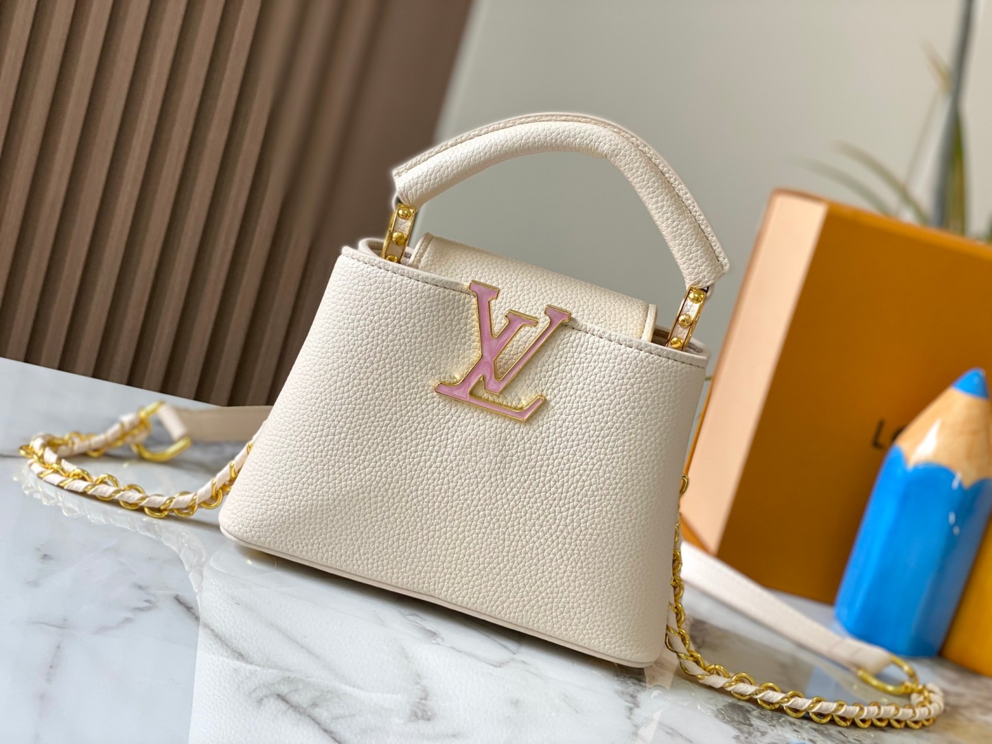 Louis Milky Way Capucines BB  Taurillon leather M23082 size: 21��14��8cm