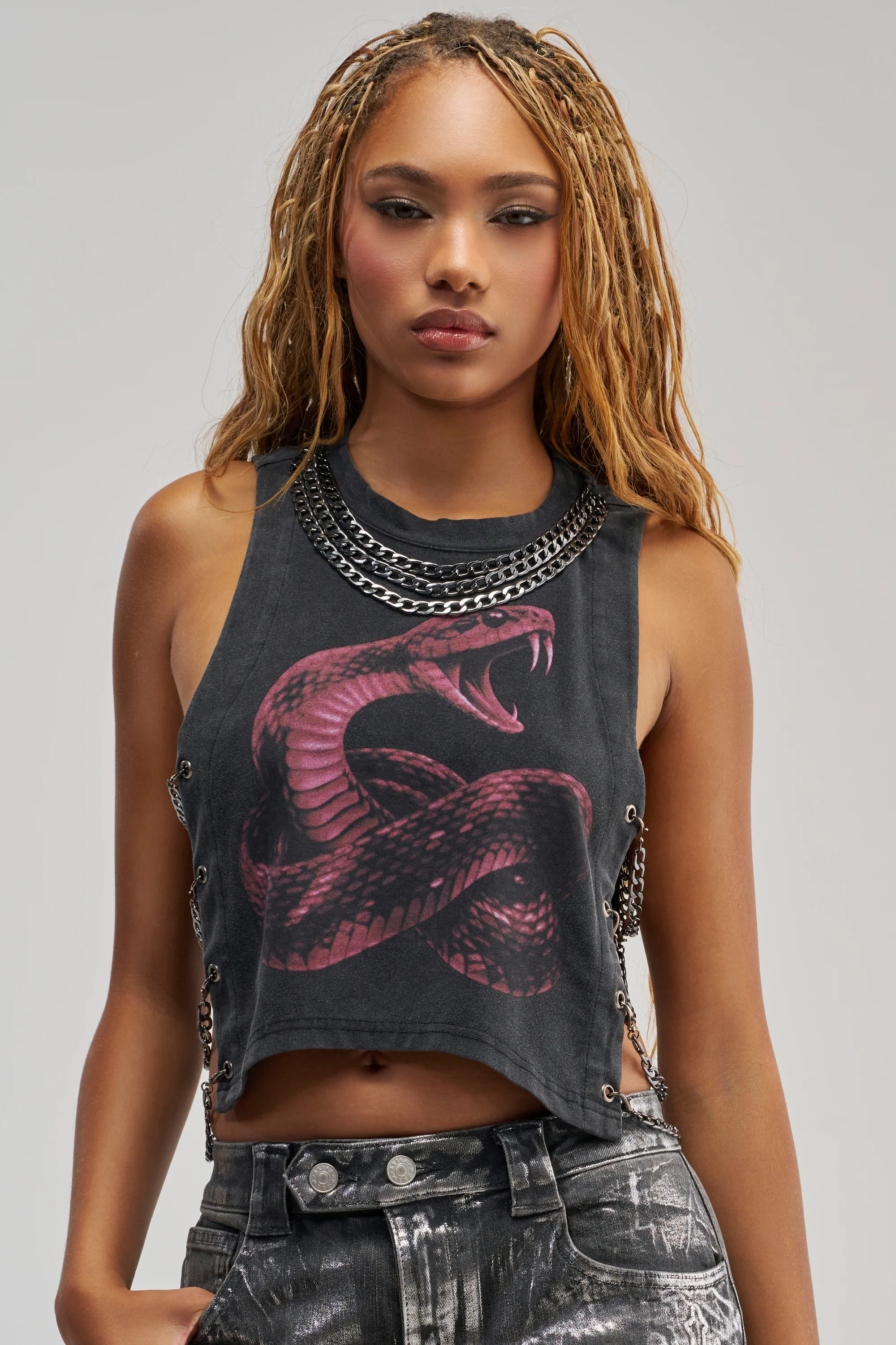 SNAKES IN THE GRASS CHAIN DETAIL TANK - Akira Store