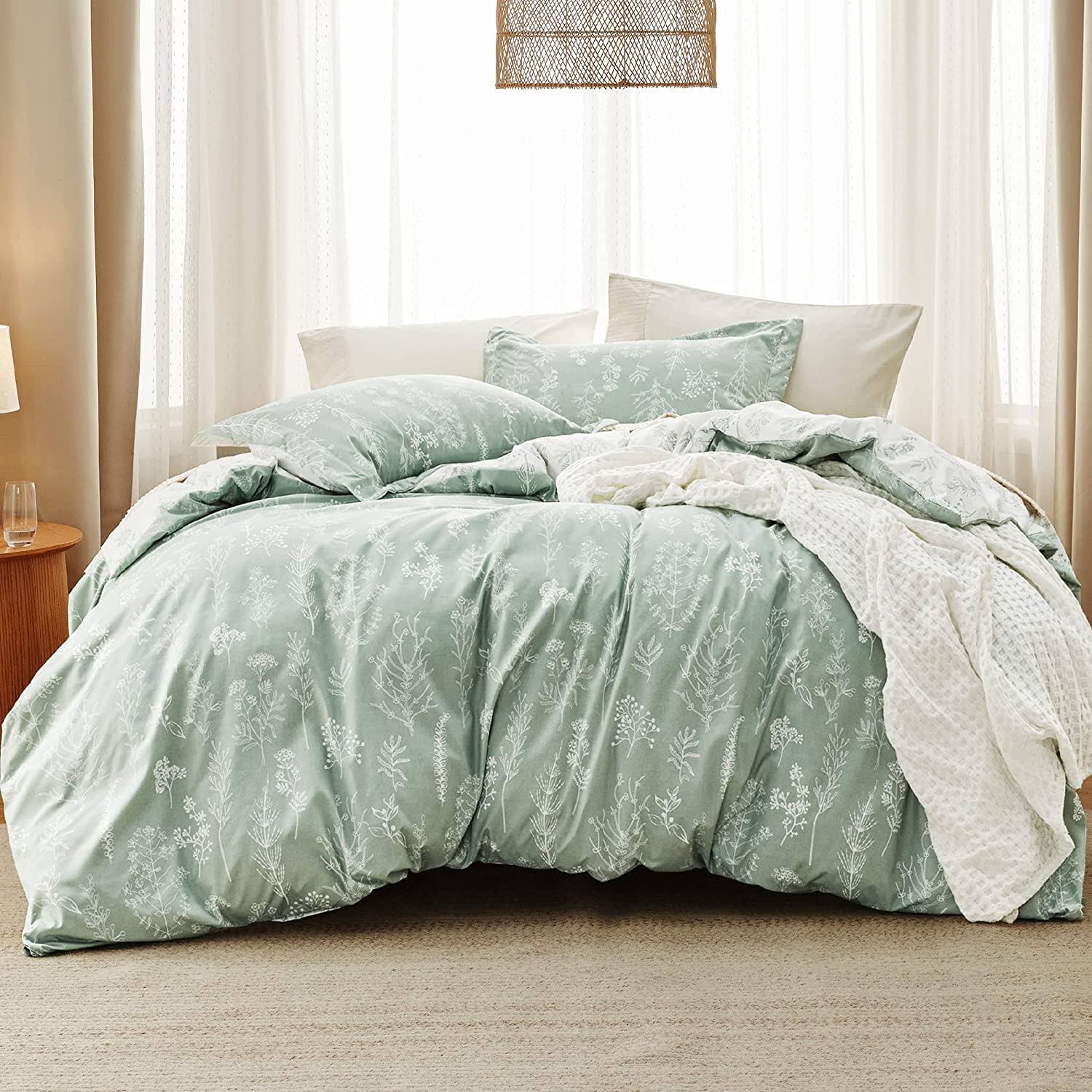 Bedsure King Bed Comforter Set - Reversible Floral Sage Green White Bedding Comforter Set, 3 Pieces Flowers Plants All Season Bed Set with 2 Pillow