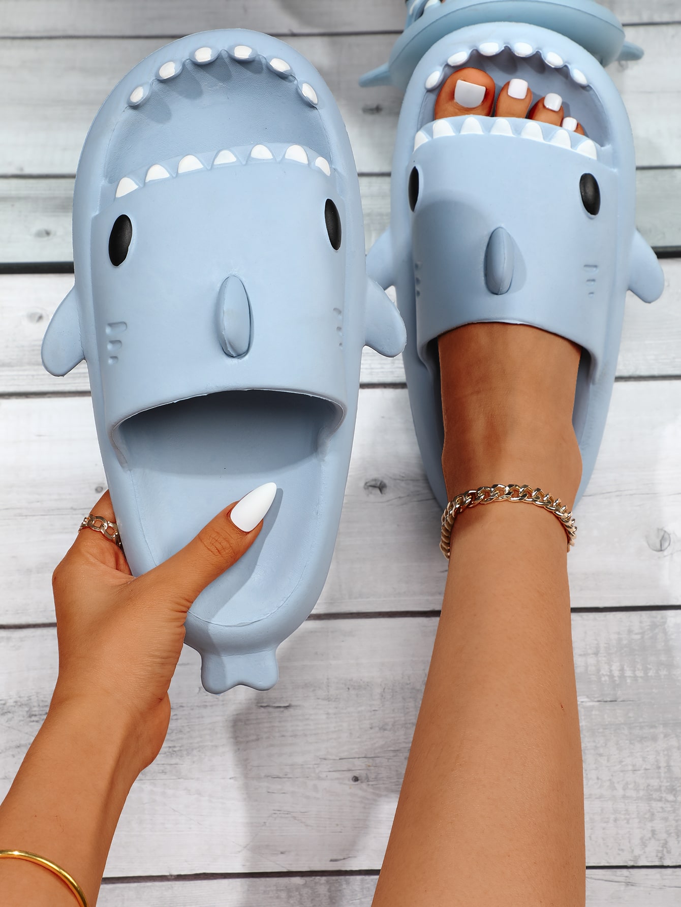 Sandales à bride unique pour femmes, motif requin bleu de dessin animé