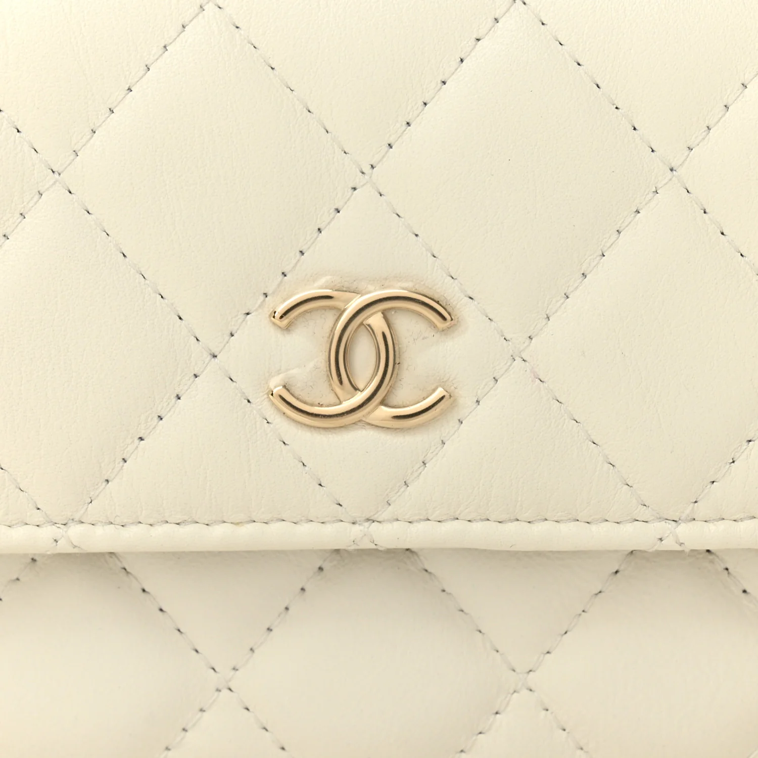 Calfskin Quilted Maxi Pearls Clutch With Chain  White