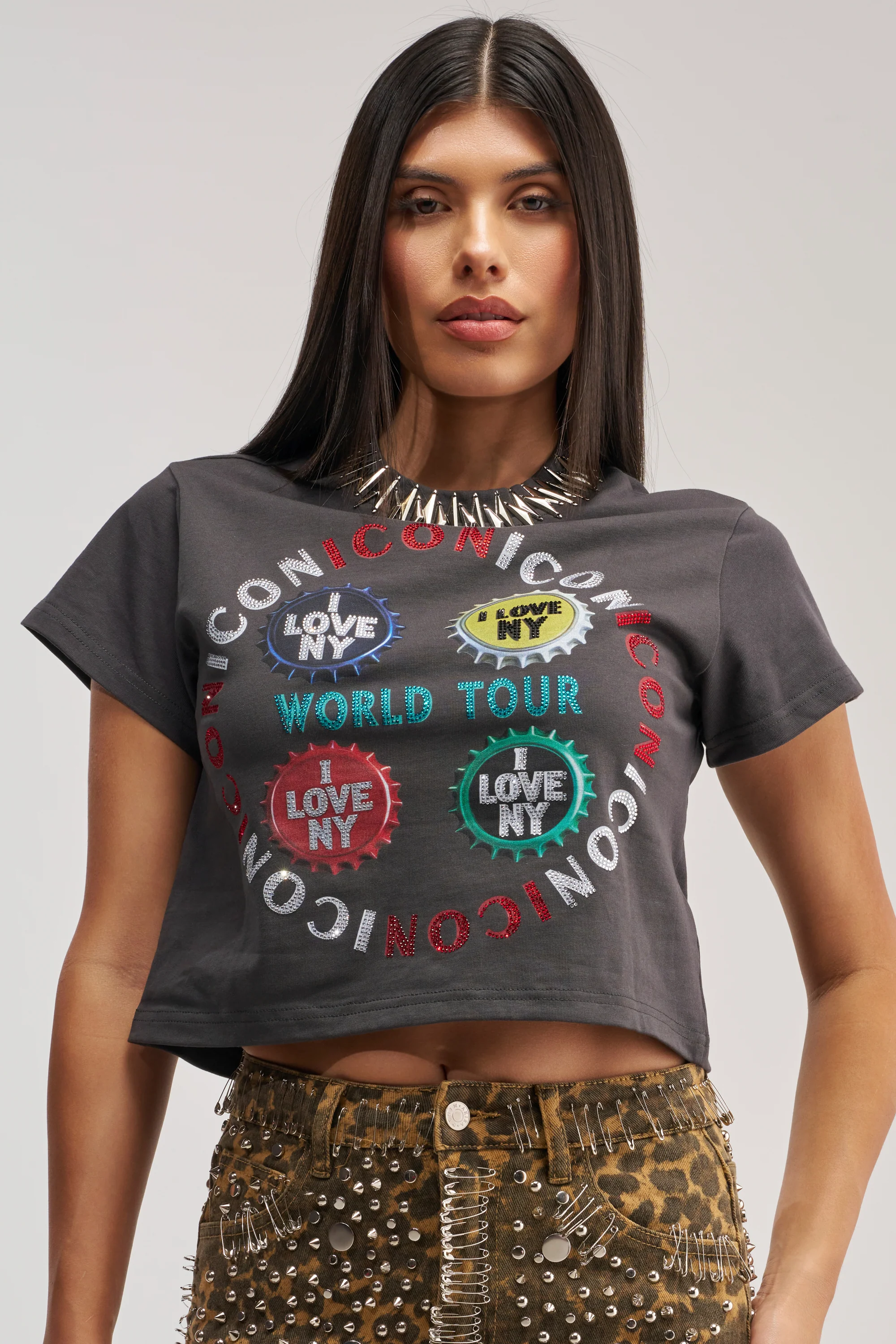 ICONIC GRAPHIC CROPPED TEE - Akira Store