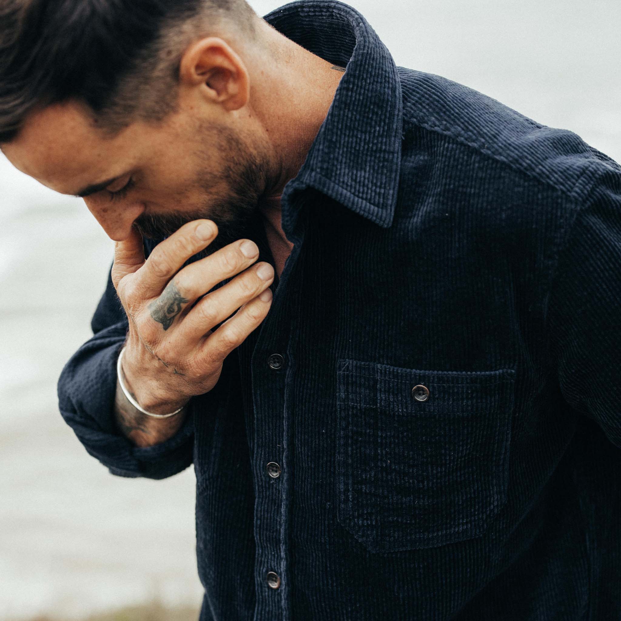 Chemise utilitaire en velours côtelé crêpe bleu marine foncé