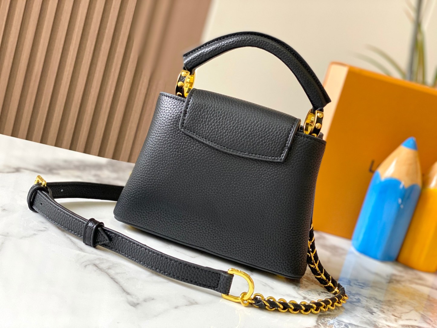 Louis Milky Way Capucines BB  Taurillon leather M23082 size: 21��14��8cm
