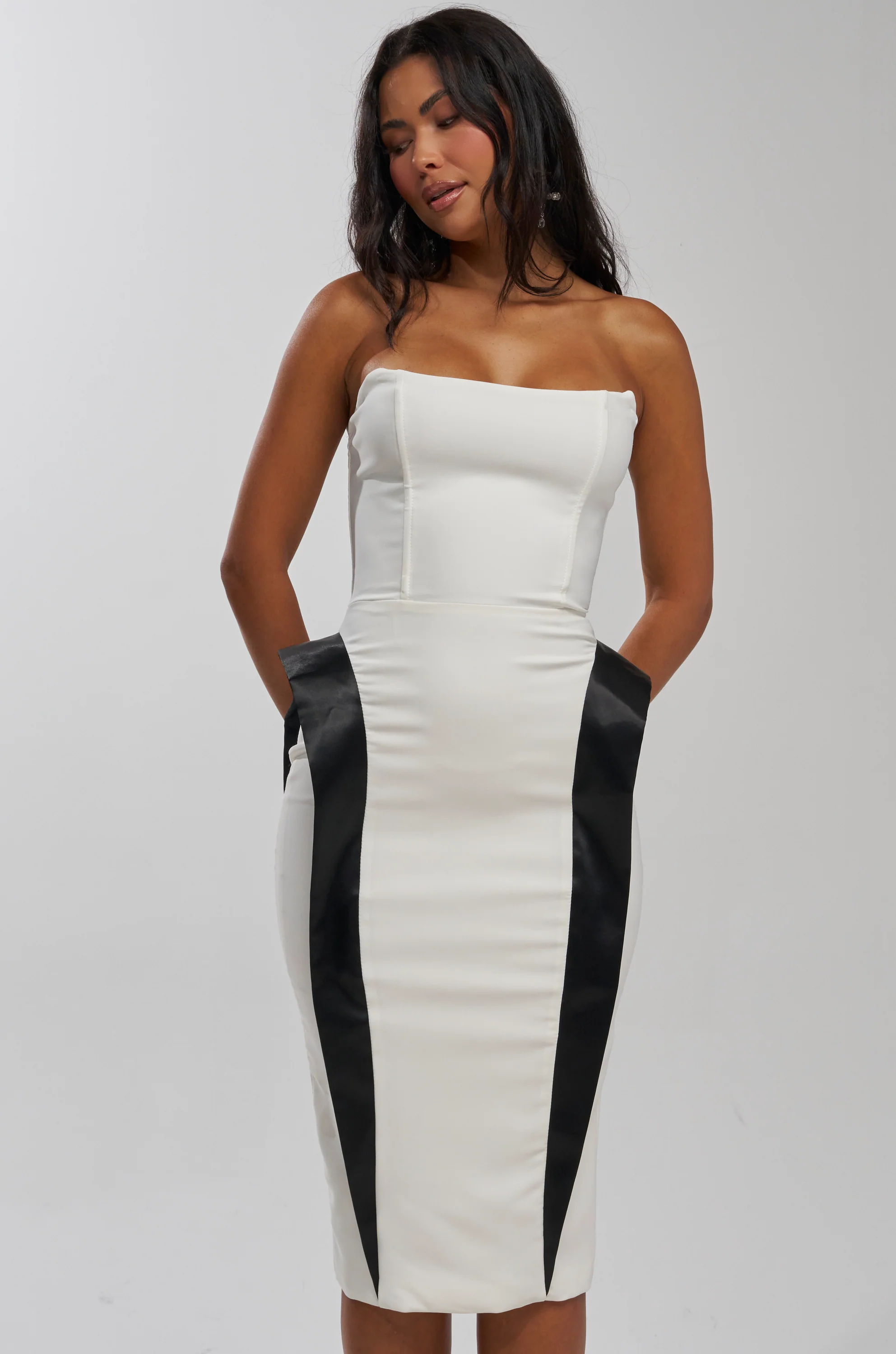CHIC AND SOPHISTICATED STRUCTURED MIDI DRESS IN WHITE - Akira Store