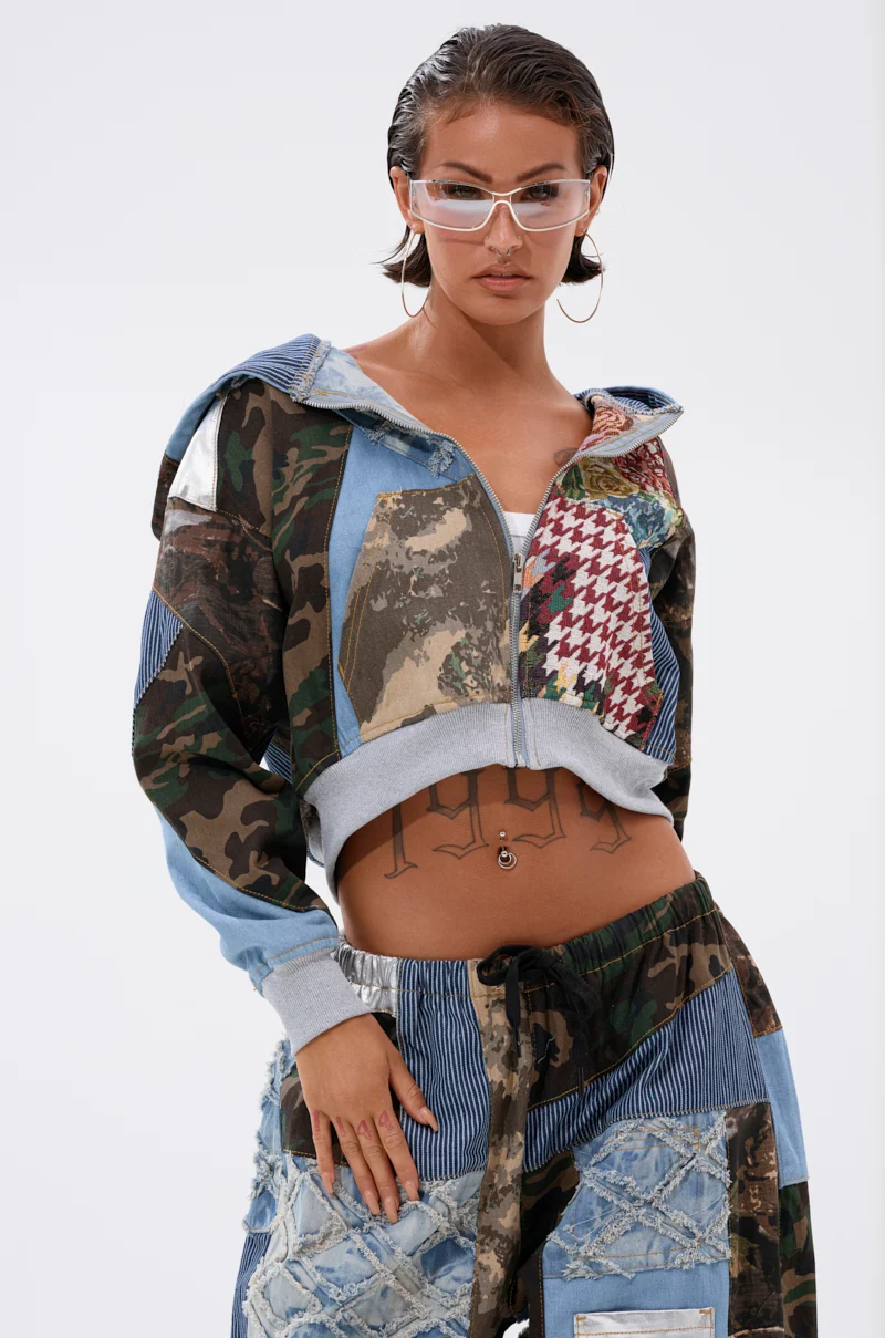 Hoodies and Sweatshirts - Akira Store