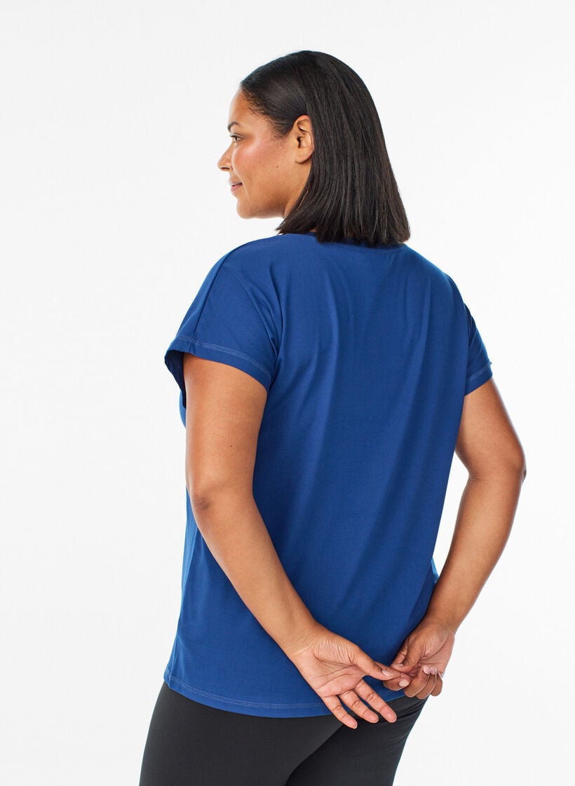 Zizzi Loose training t-shirt with v-neck