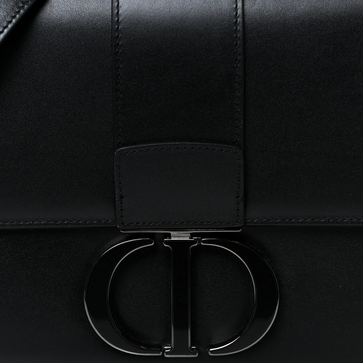 Box Calfskin 30 Montaigne Flap Bag Black