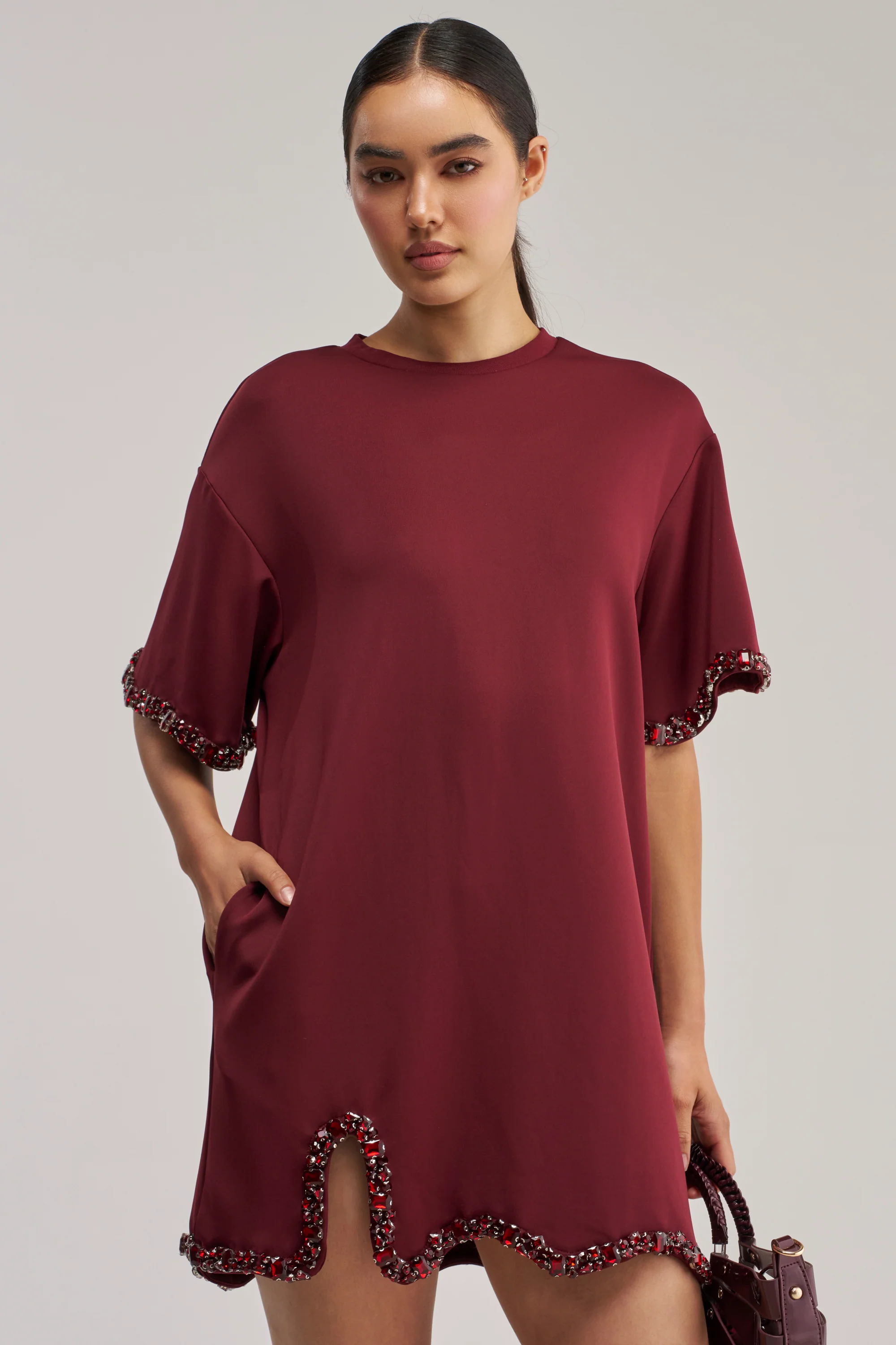 COOL GIRL EMBELLISHED TEE SHIRT DRESS IN BURGUNDY - Akira Store