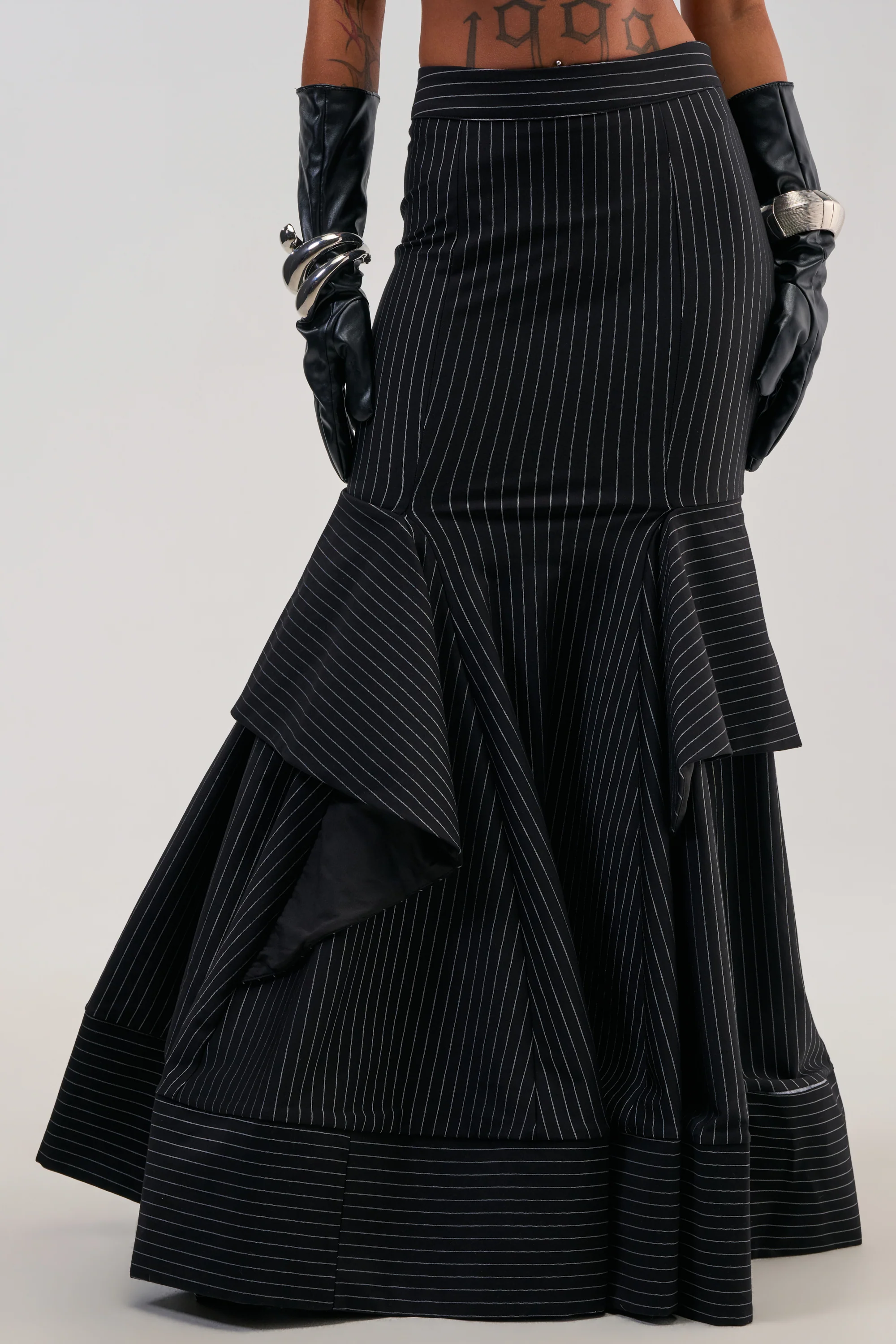 GIVE IT UP PINSTRIPE MAXI SKIRT - Akira Store