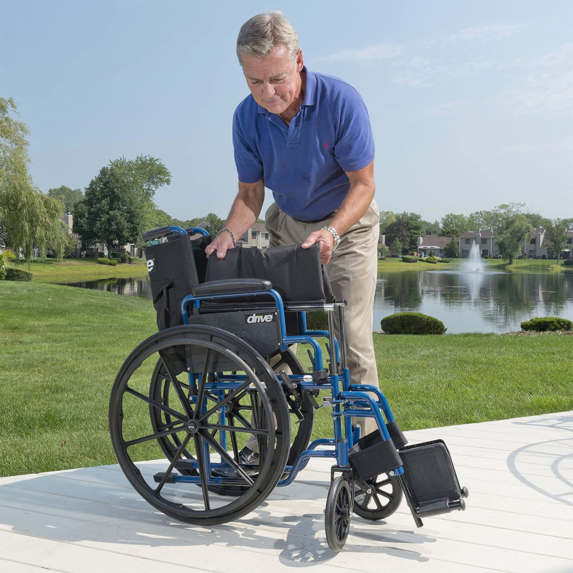 Fauteuil roulant pliant léger Drive Medical Blue Streak avec siège de 51 cm de large