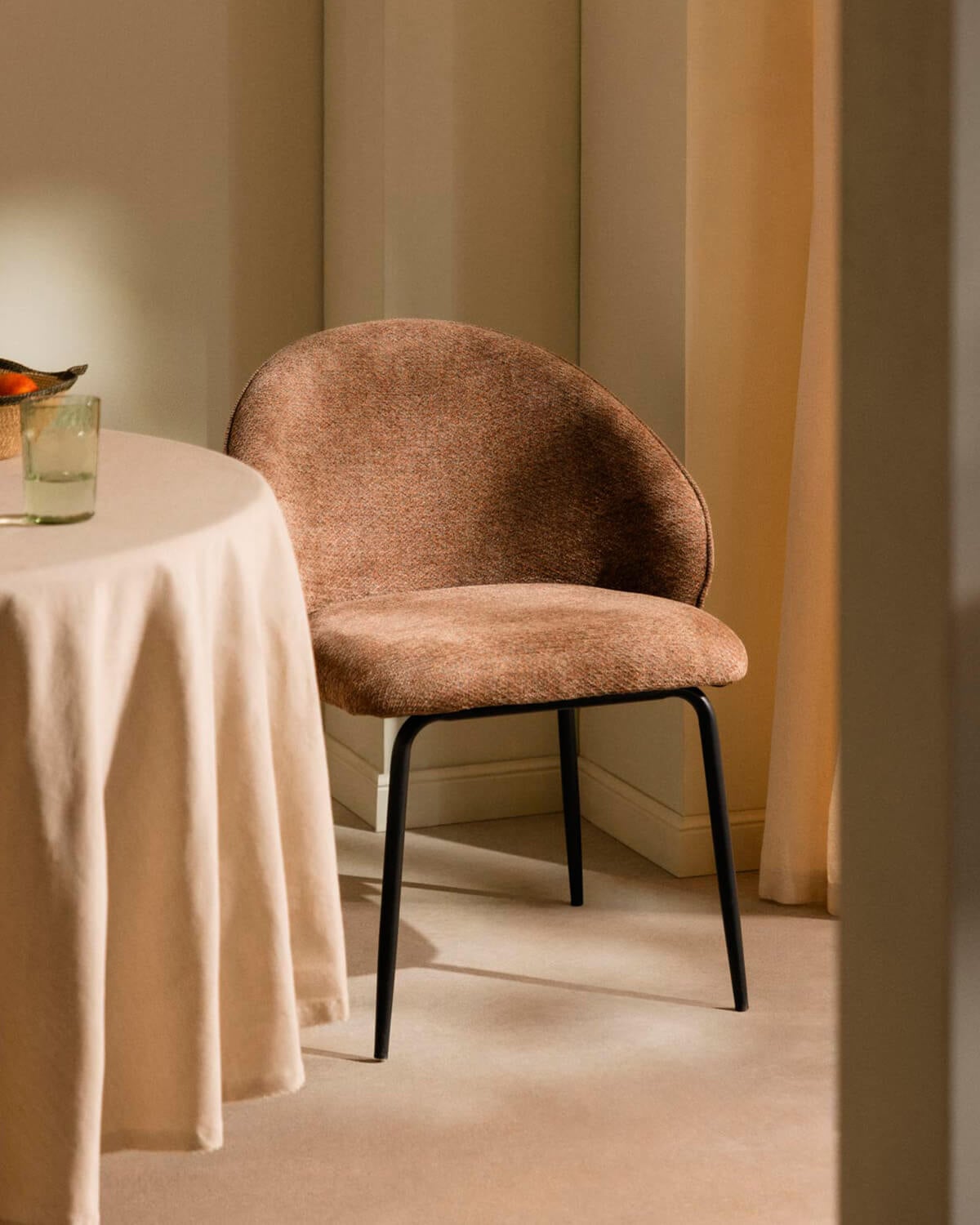 Emna - Silla de Comedor de Tela y Metal Emna