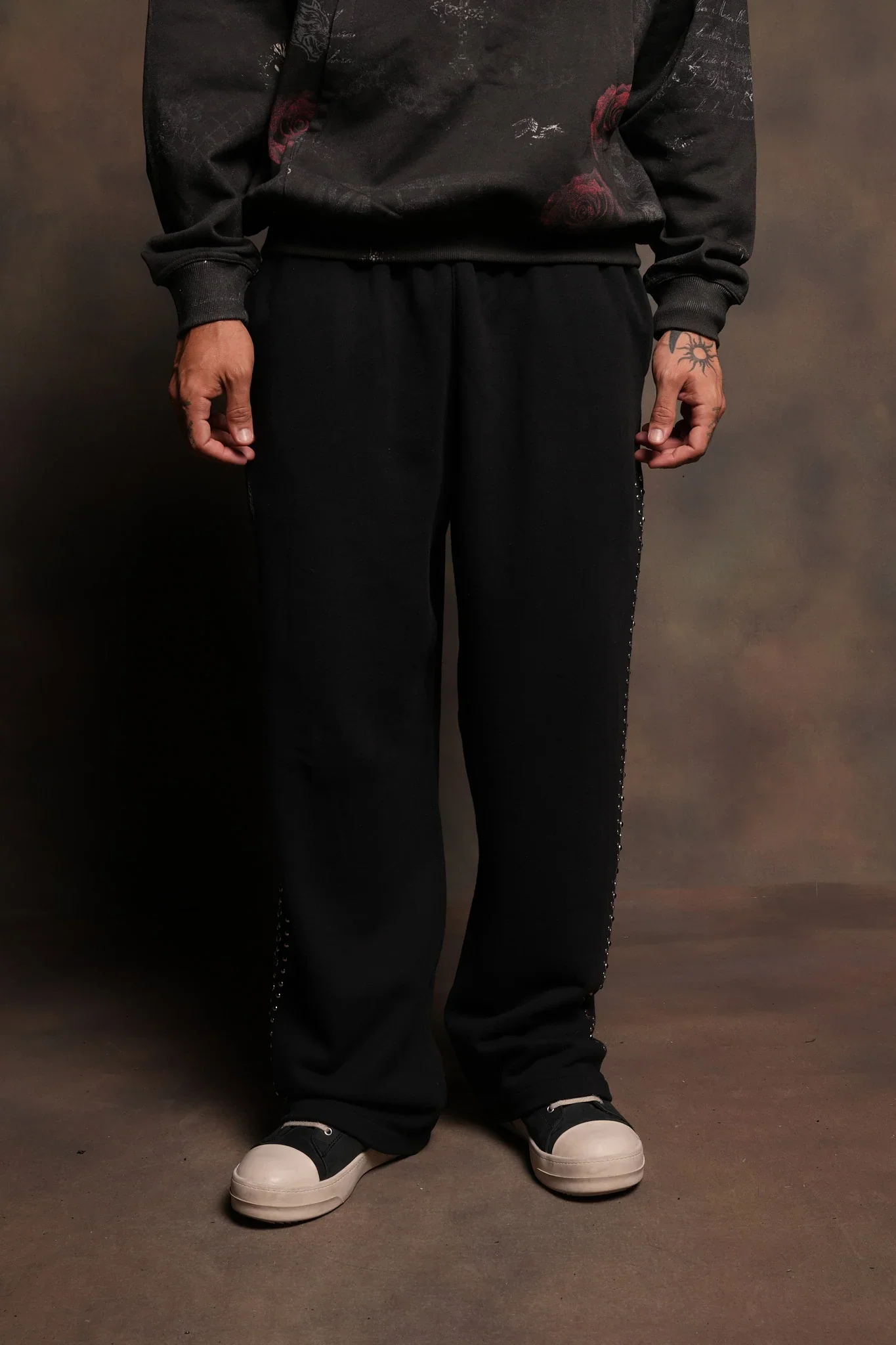 Stud Muerto Baggier Bigelow Sweat Pants In Black